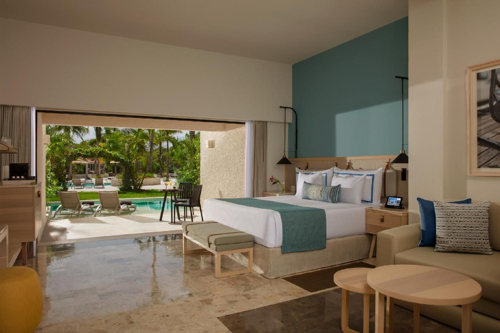 Preferred Club Swim Out King Room