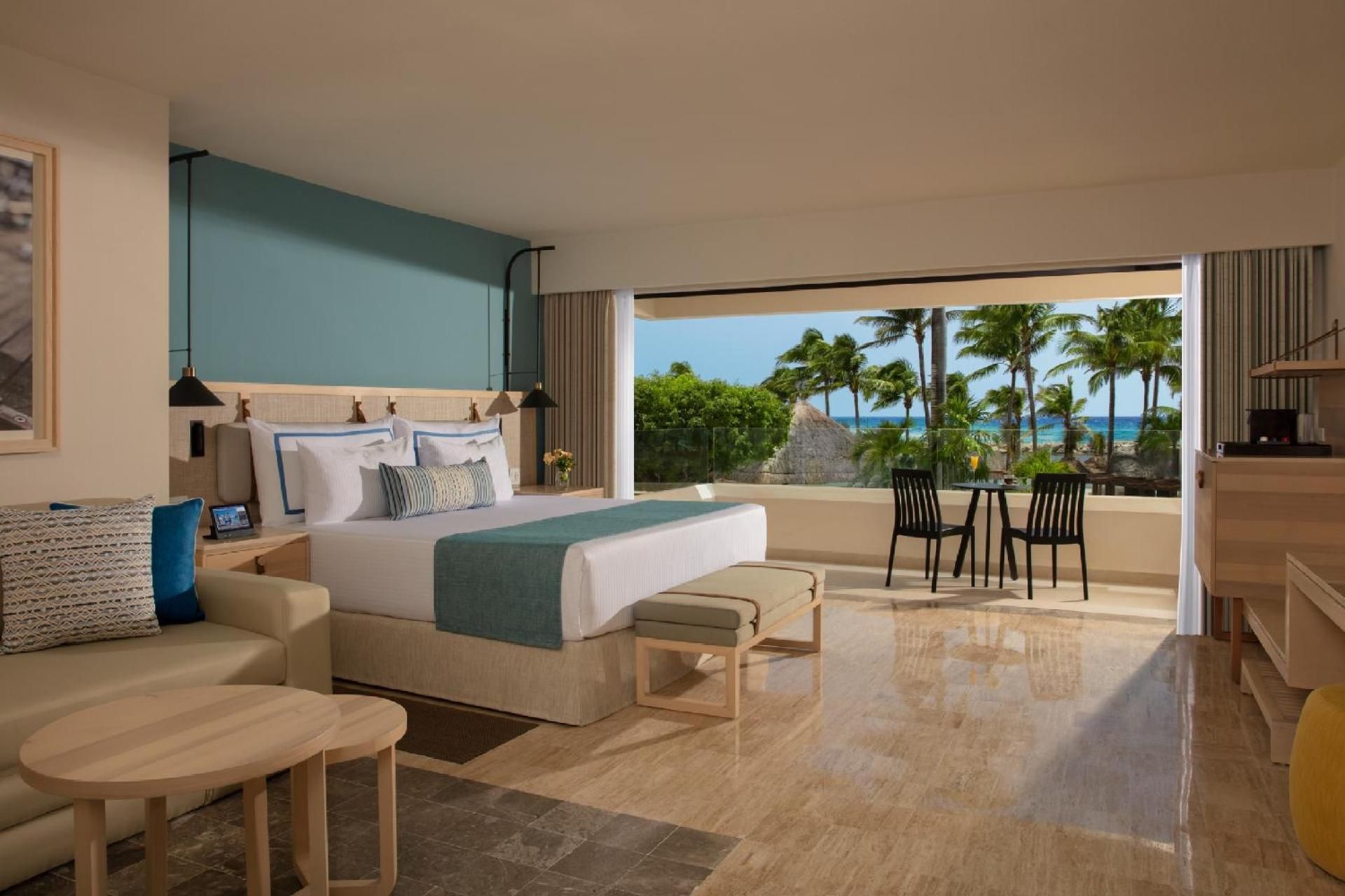 Preferred Club Ocean Front View King (DXKOF)