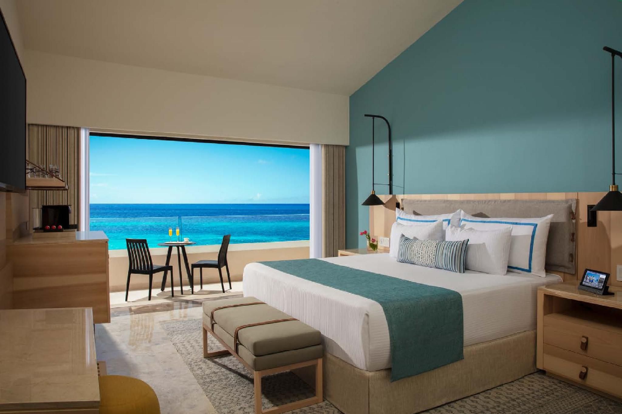 Preferred Club Master Suite Ocean Front with Hot Tub