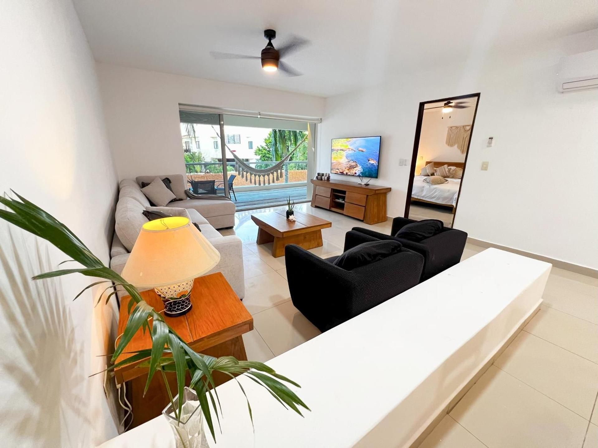 Apartment with Pool View