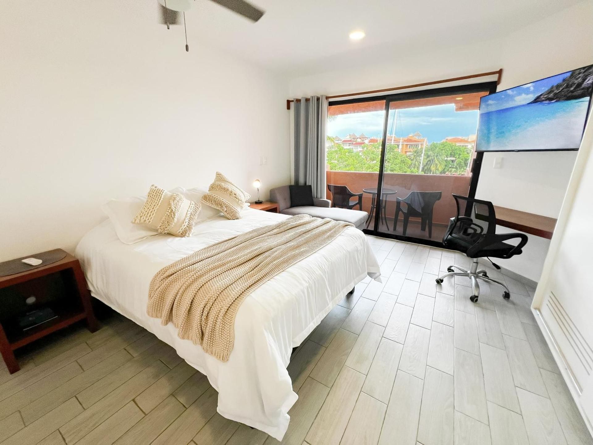 Junior Suite with Canal View