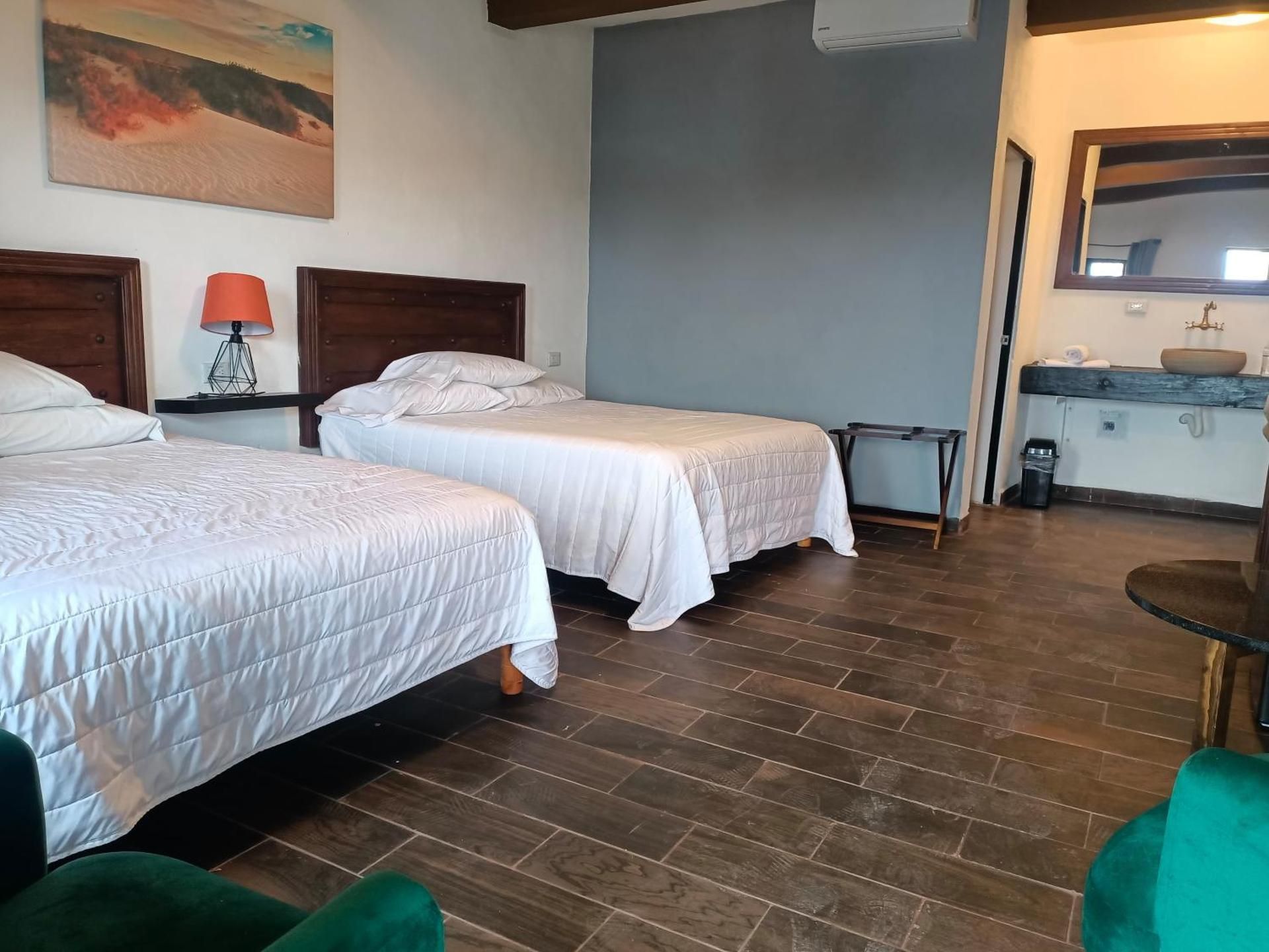Deluxe Queen Suite