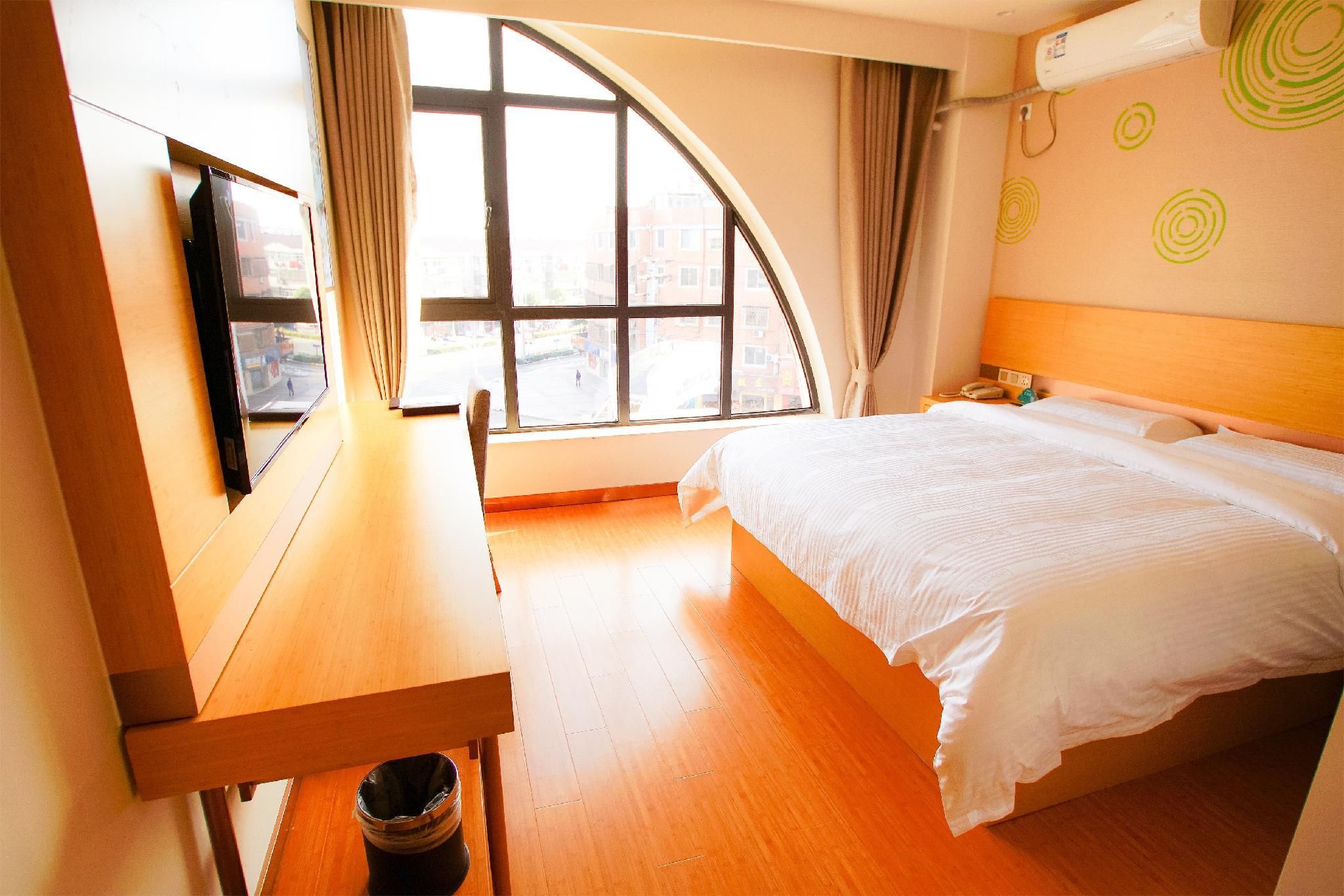 Business Queen Room