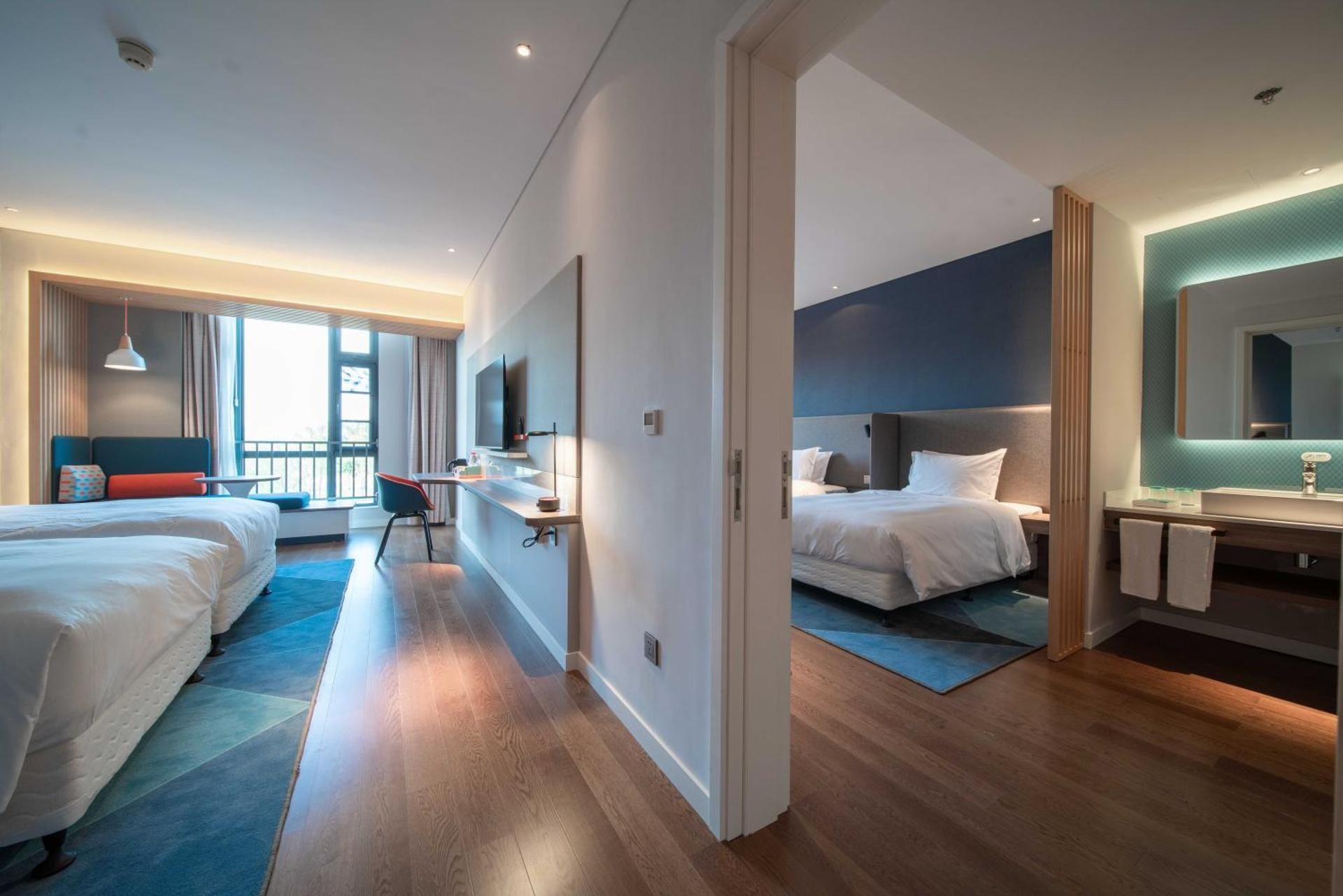 Double Room with Mobility Accessible Roll In Shower