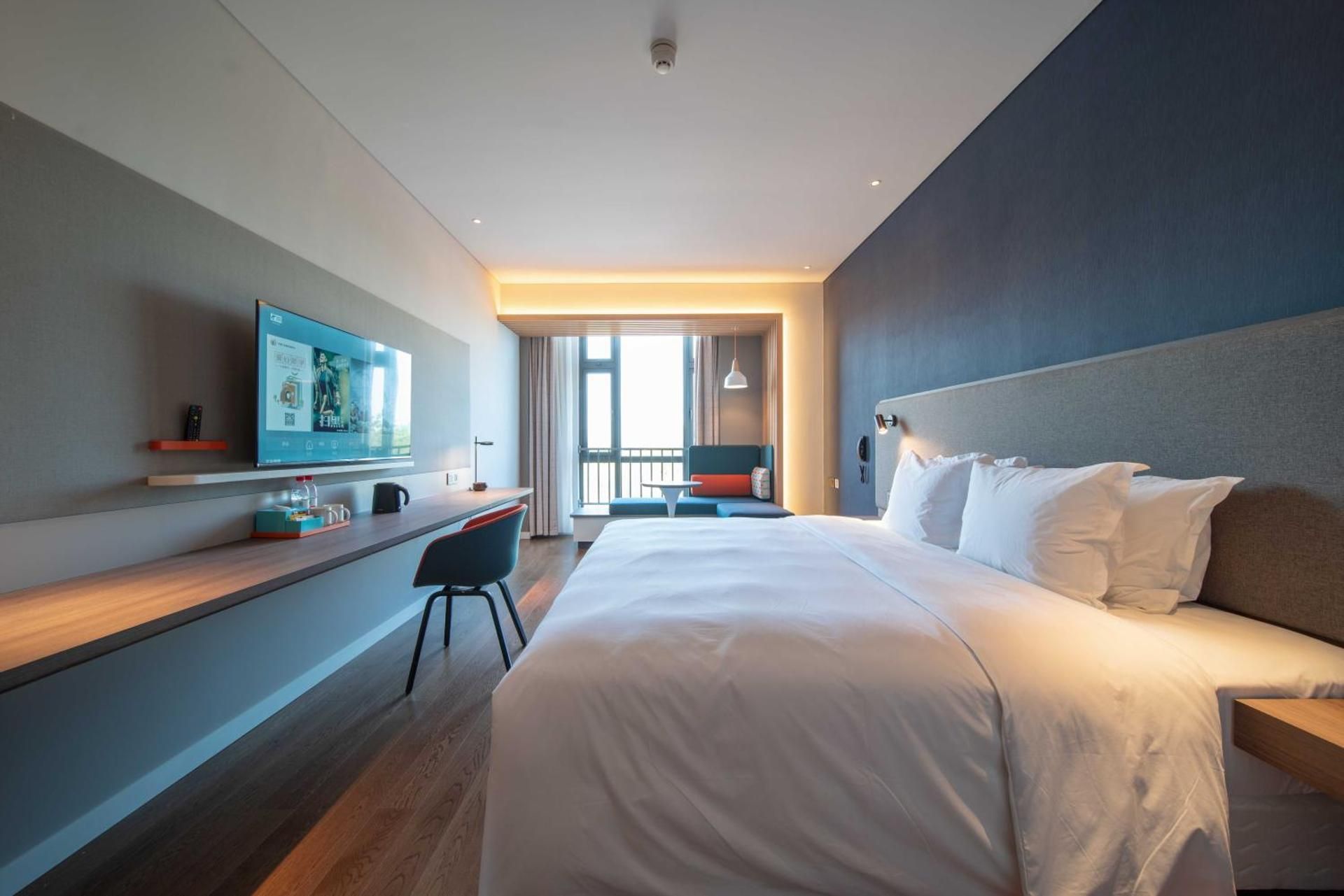 1 King Standard Room