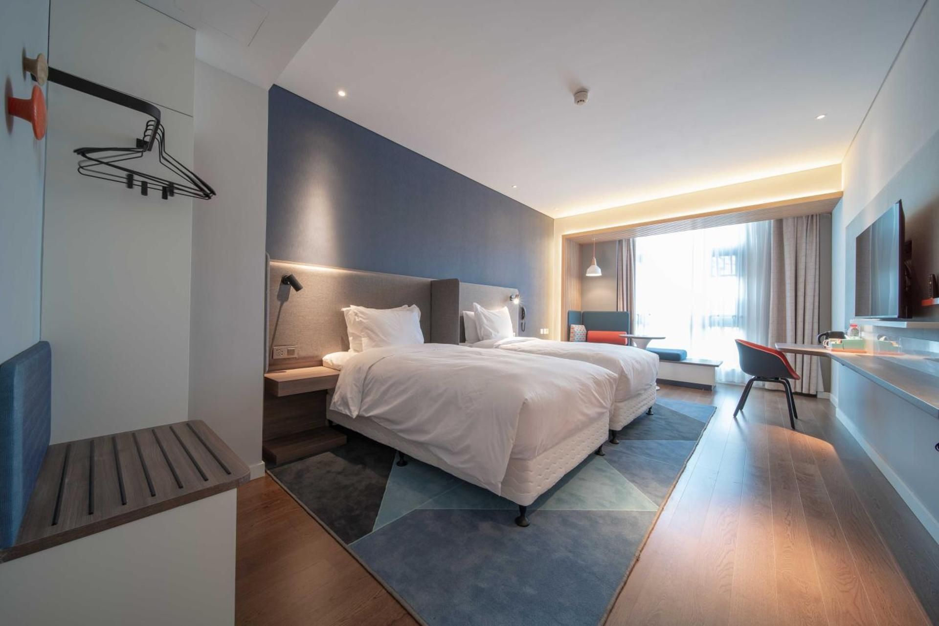 Double Room with Mobility Accessible Roll In Shower