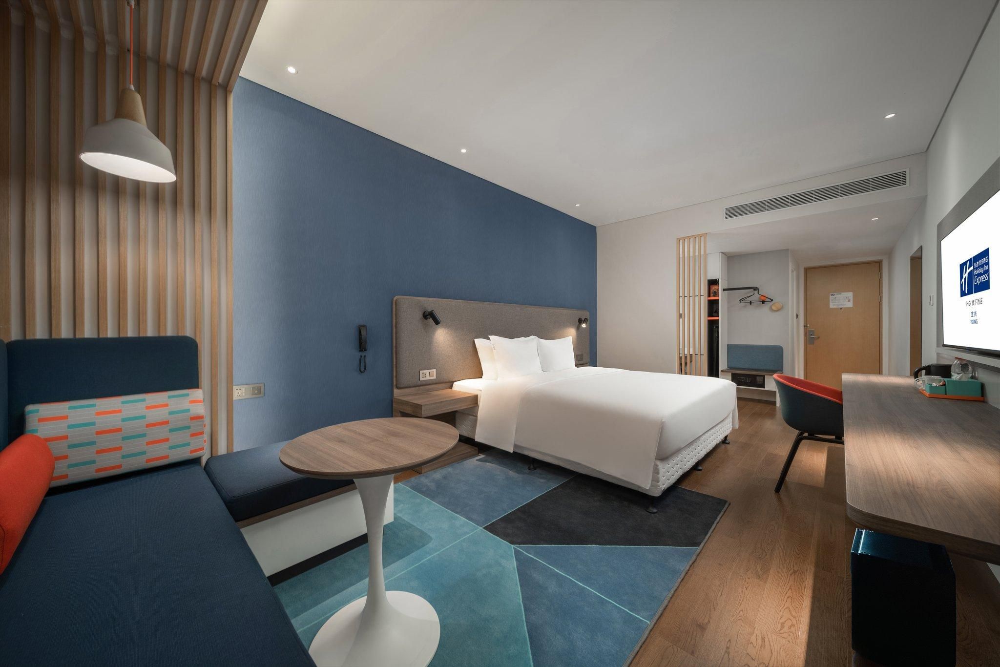 1 King Standard Room