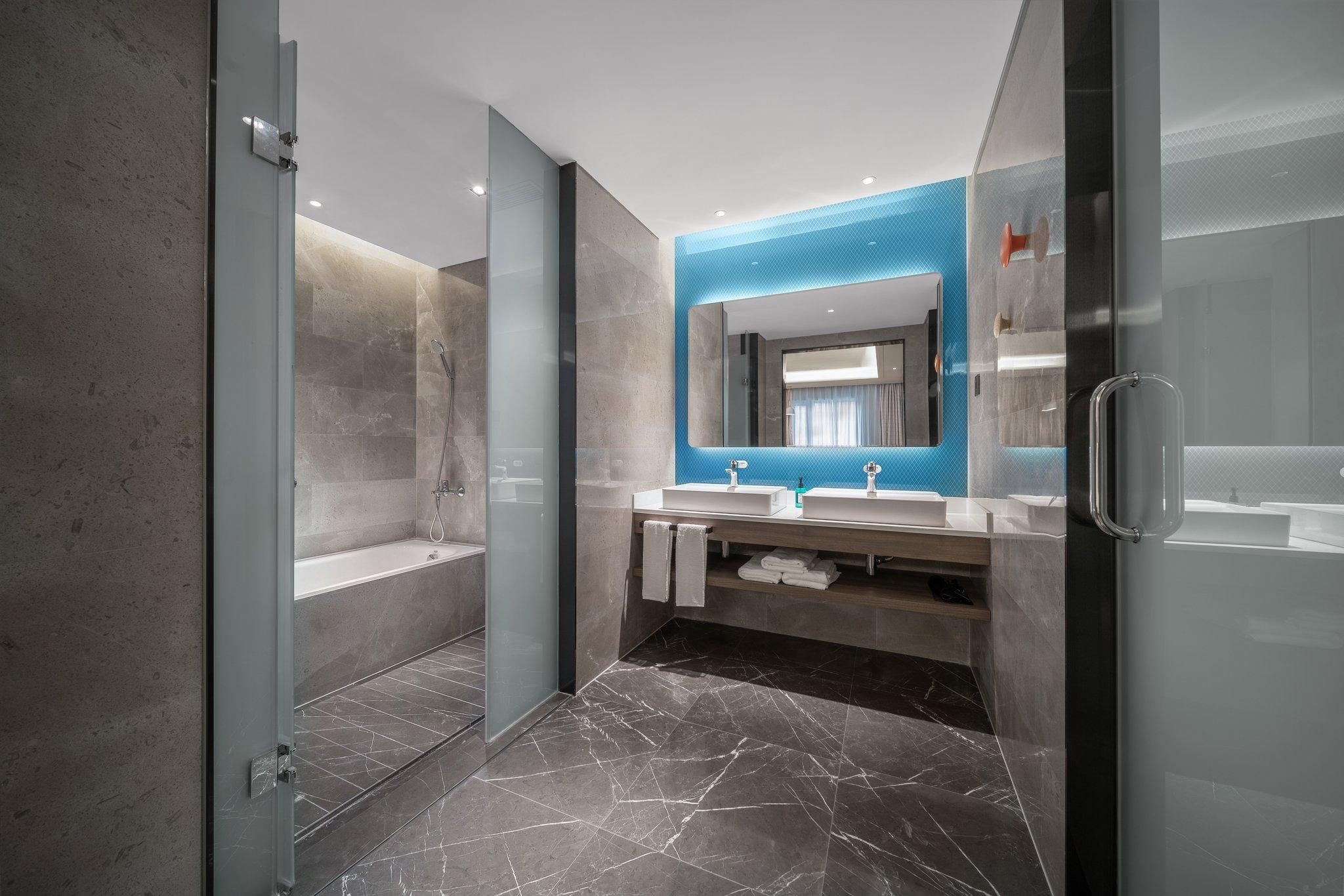 1 King Suite