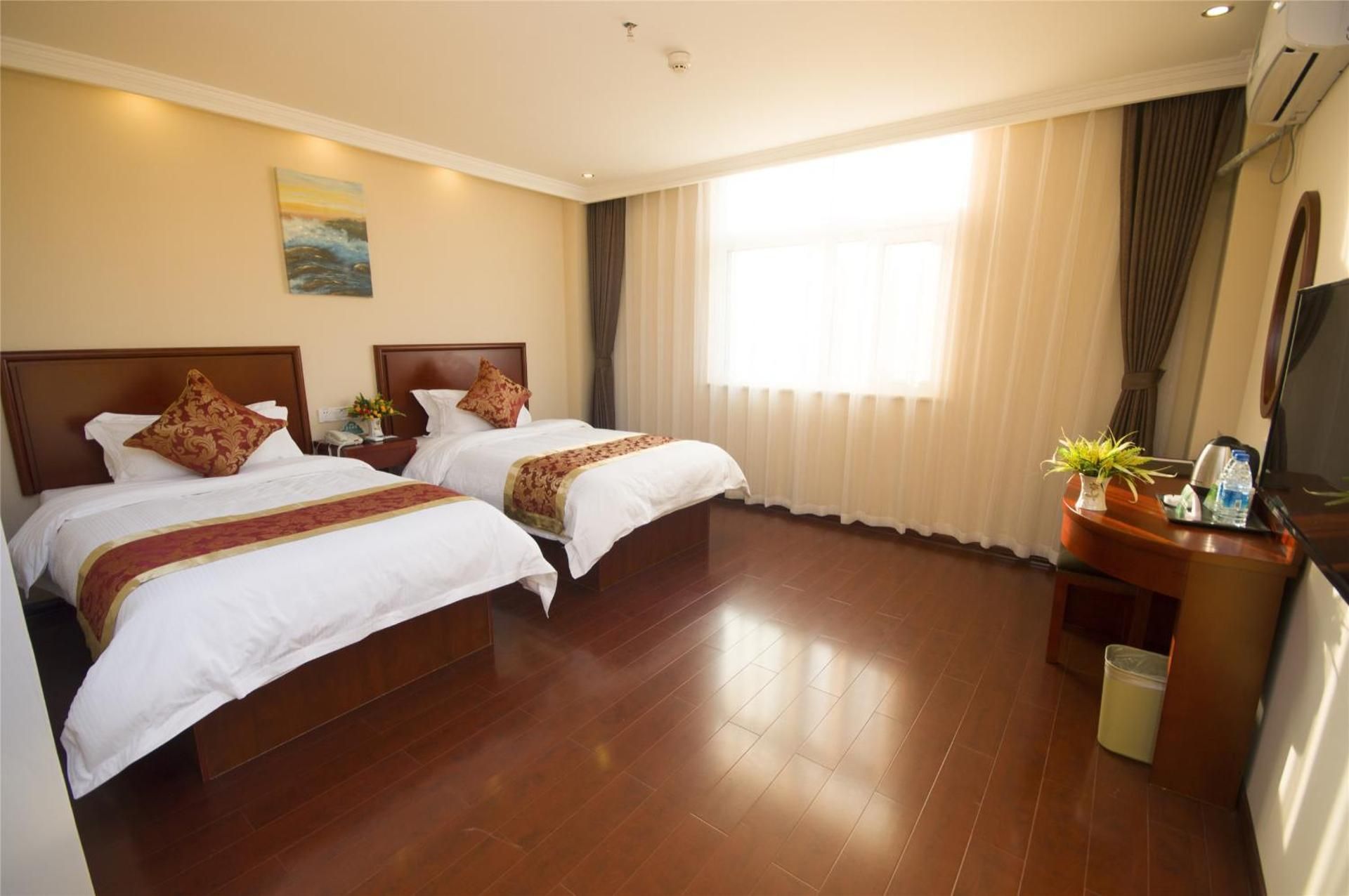 Twin Bed Room
