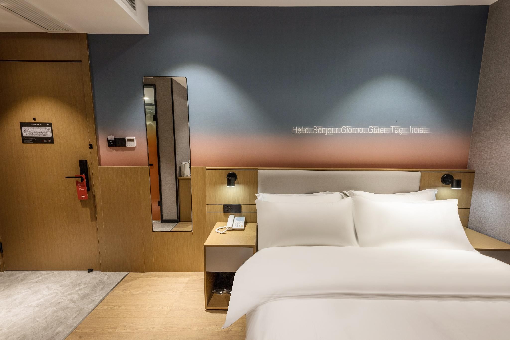 Huazhu - Room With Bed