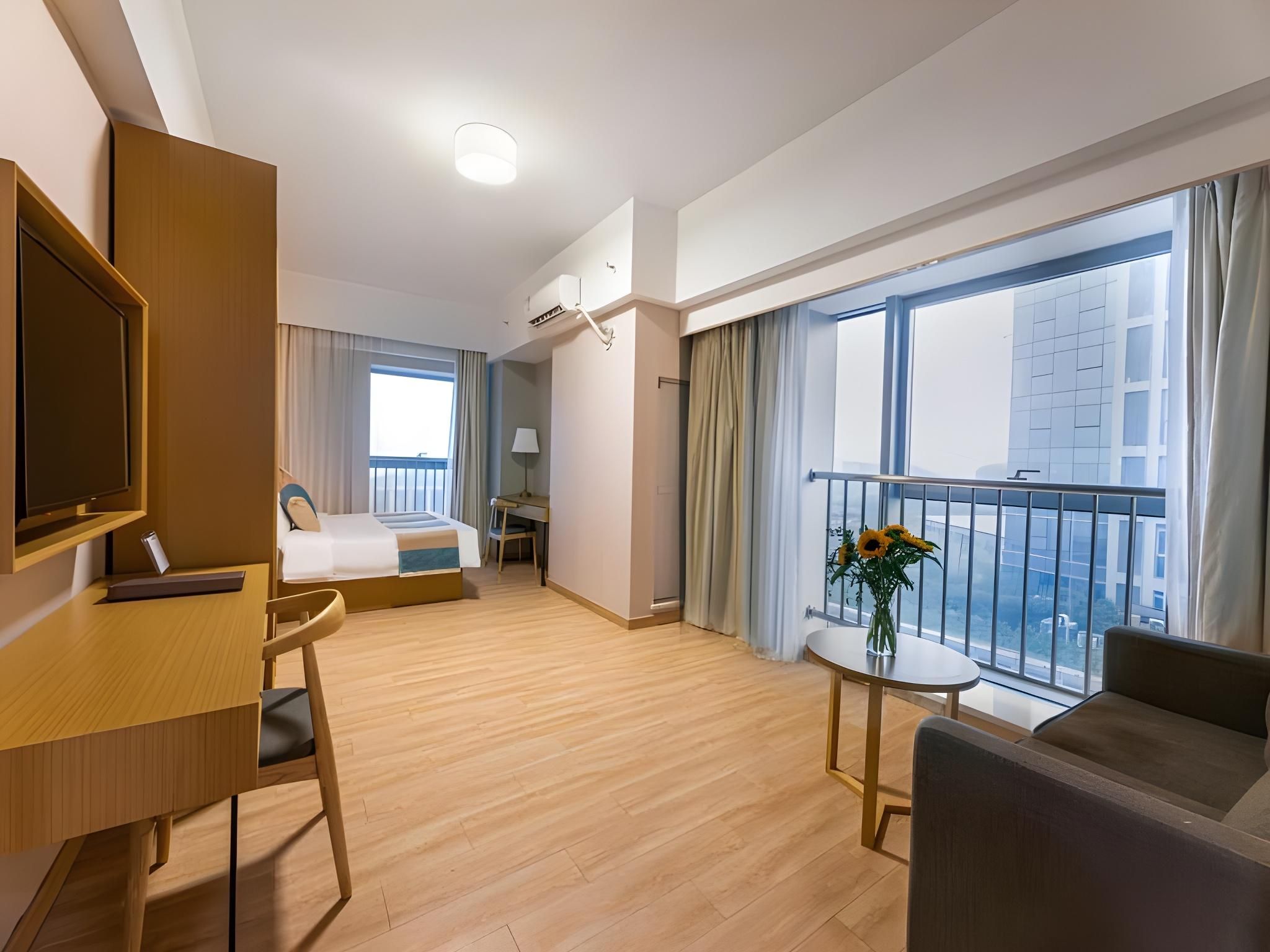 Queen Room with View