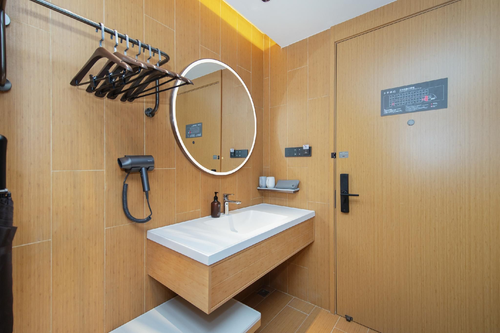 Huazhu - Deluxe Twin Room
