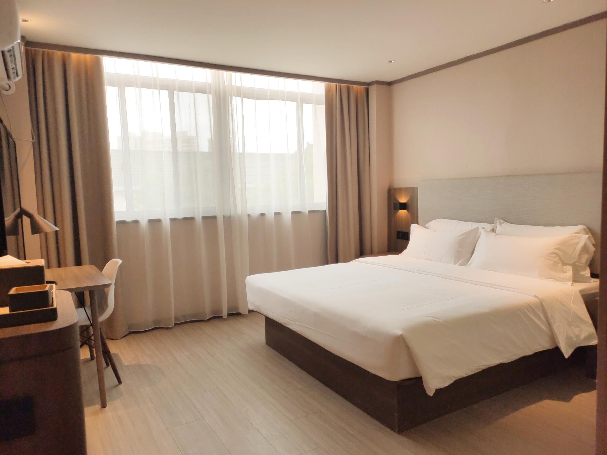 Queen Superior Room
