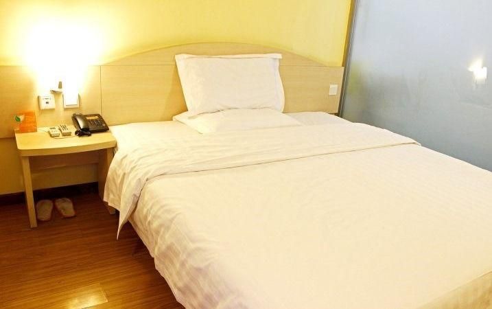 Business Queen Room