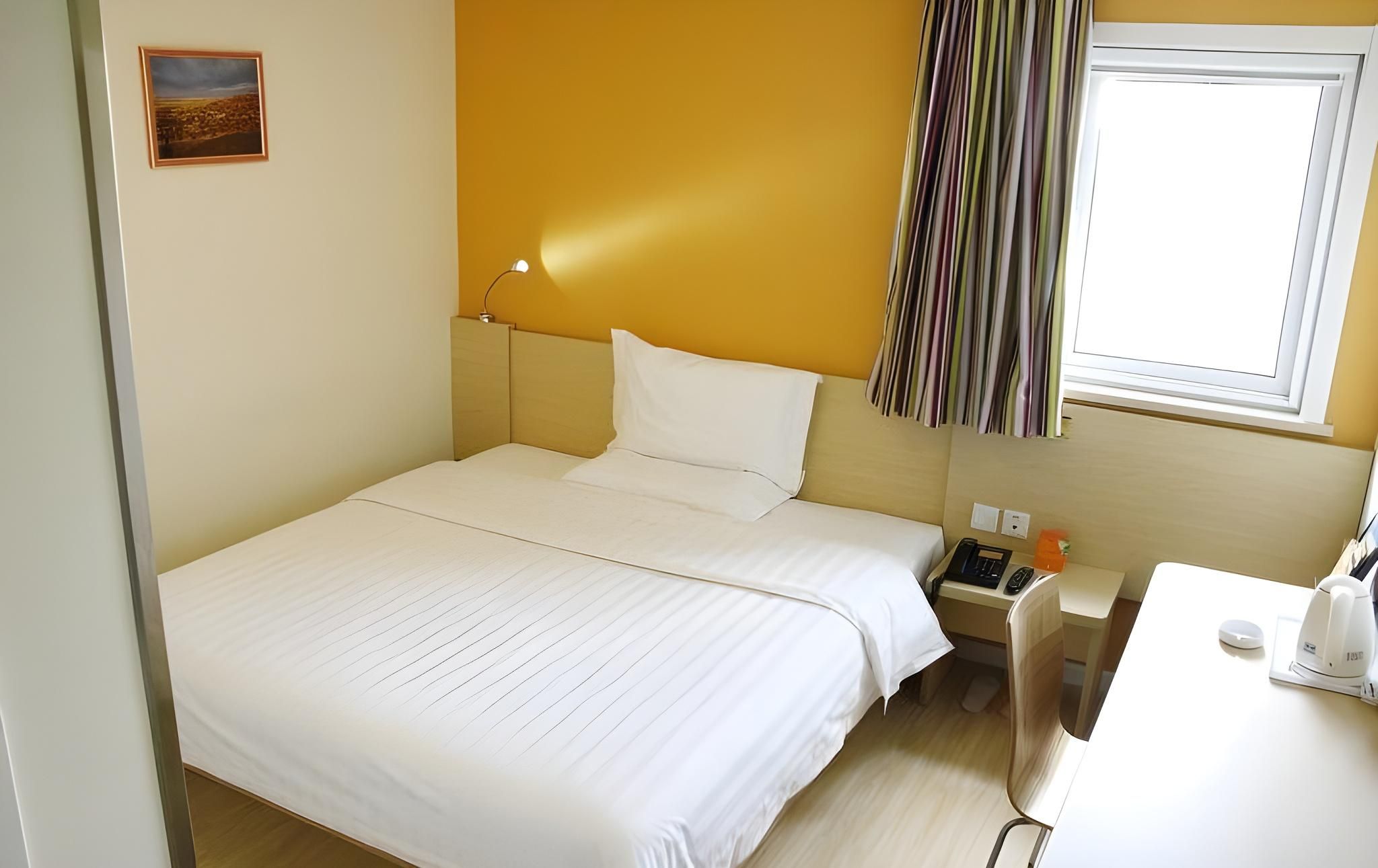 Business Queen Room