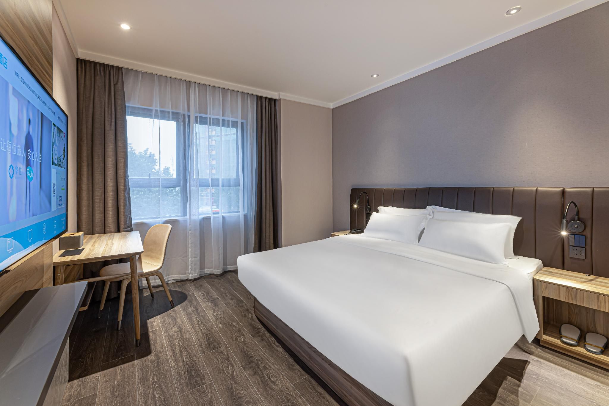 Deluxe Room Queen