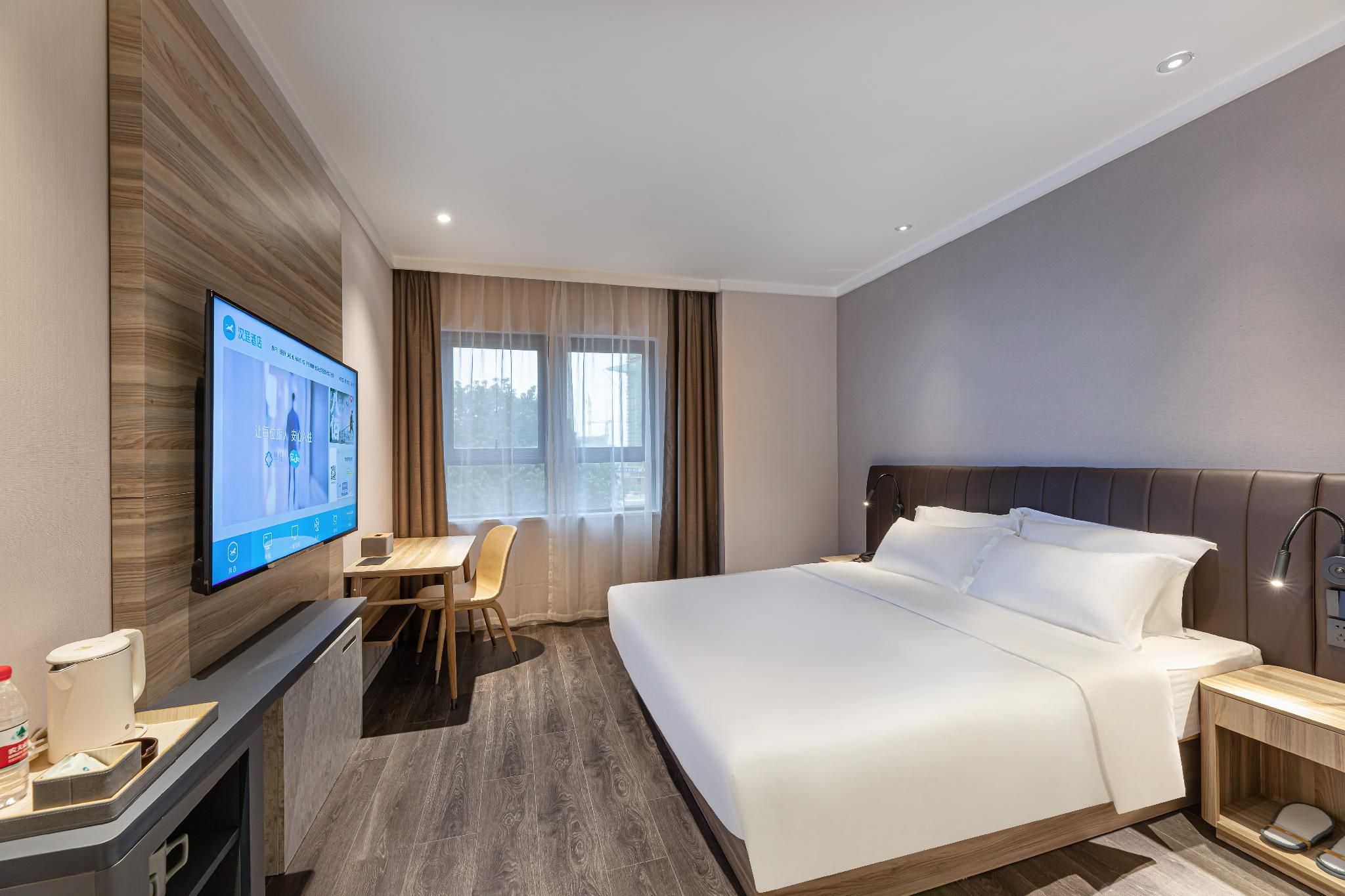Deluxe Room Queen