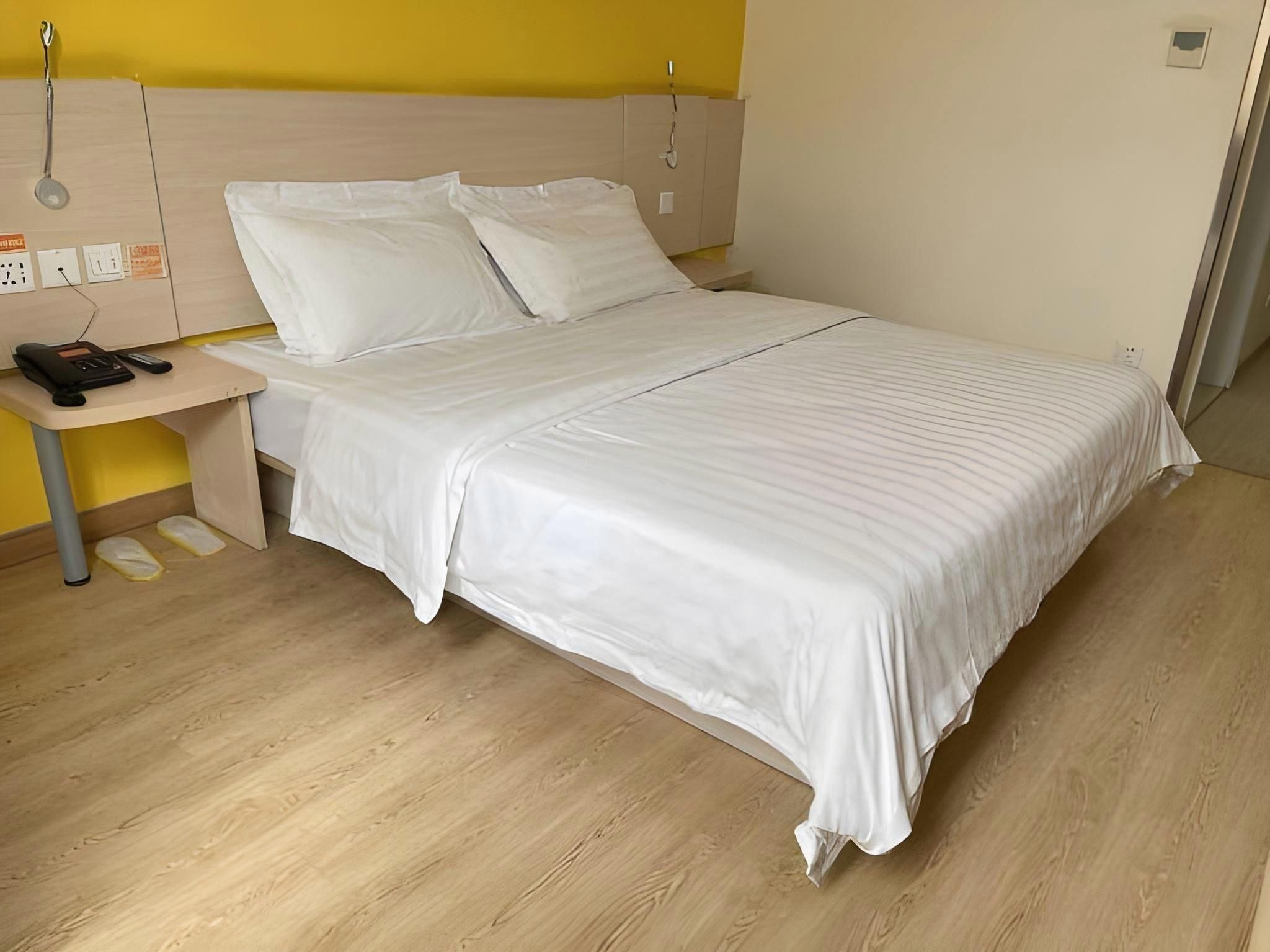 Economy Room