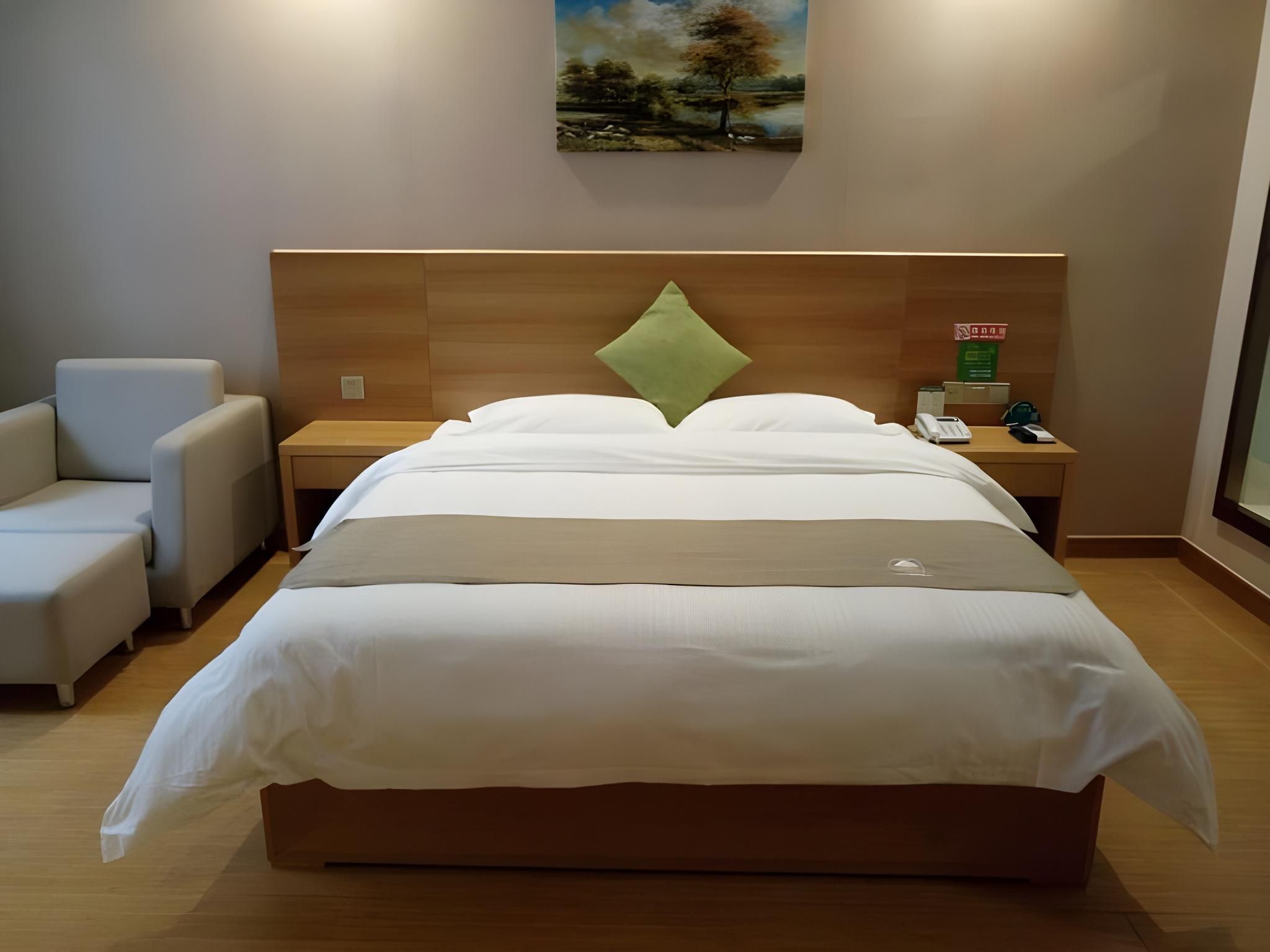 Queen Deluxe Room