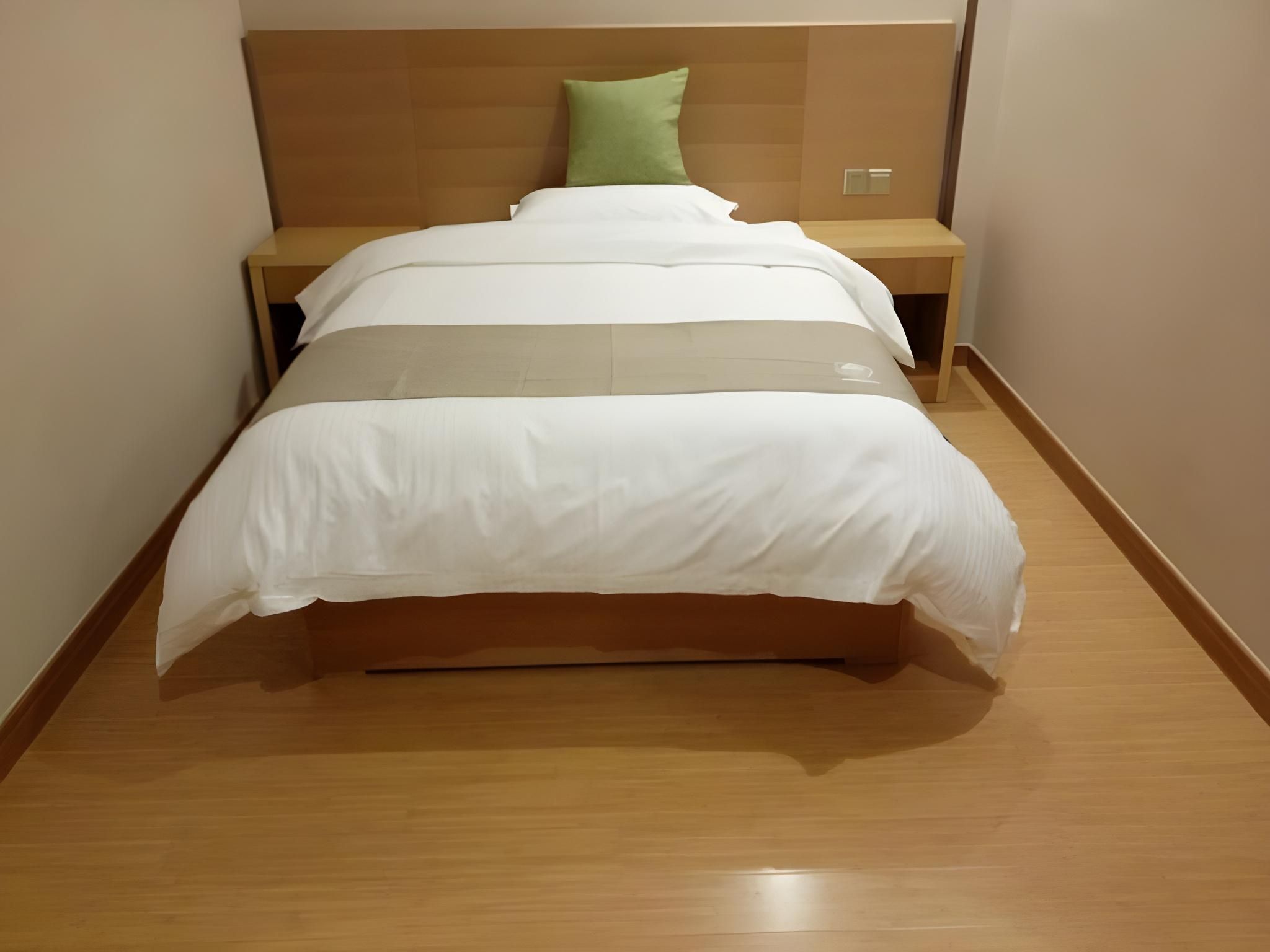 GTI - Single Room, No window, 1.3M Bed