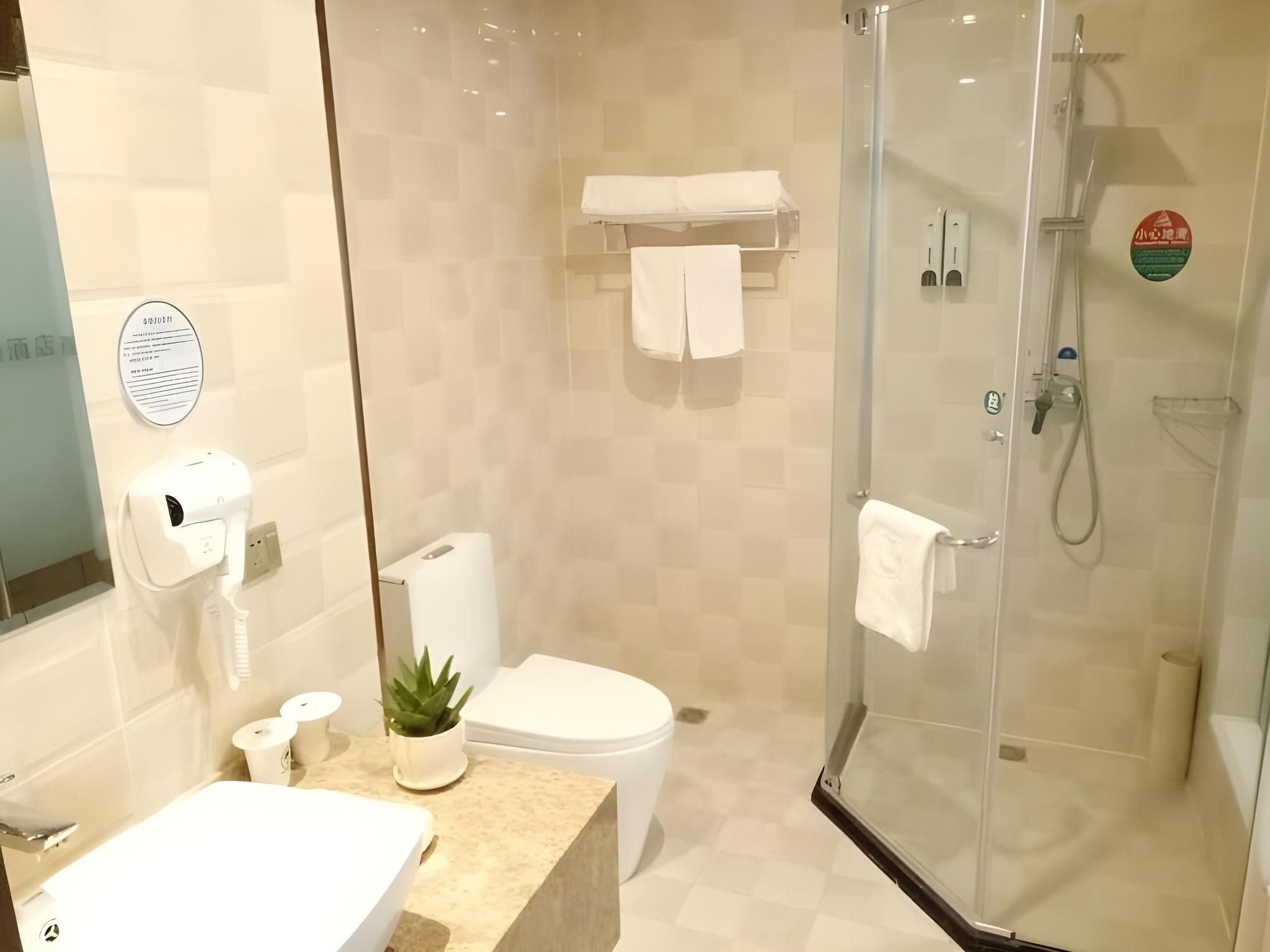 Queen Deluxe Room