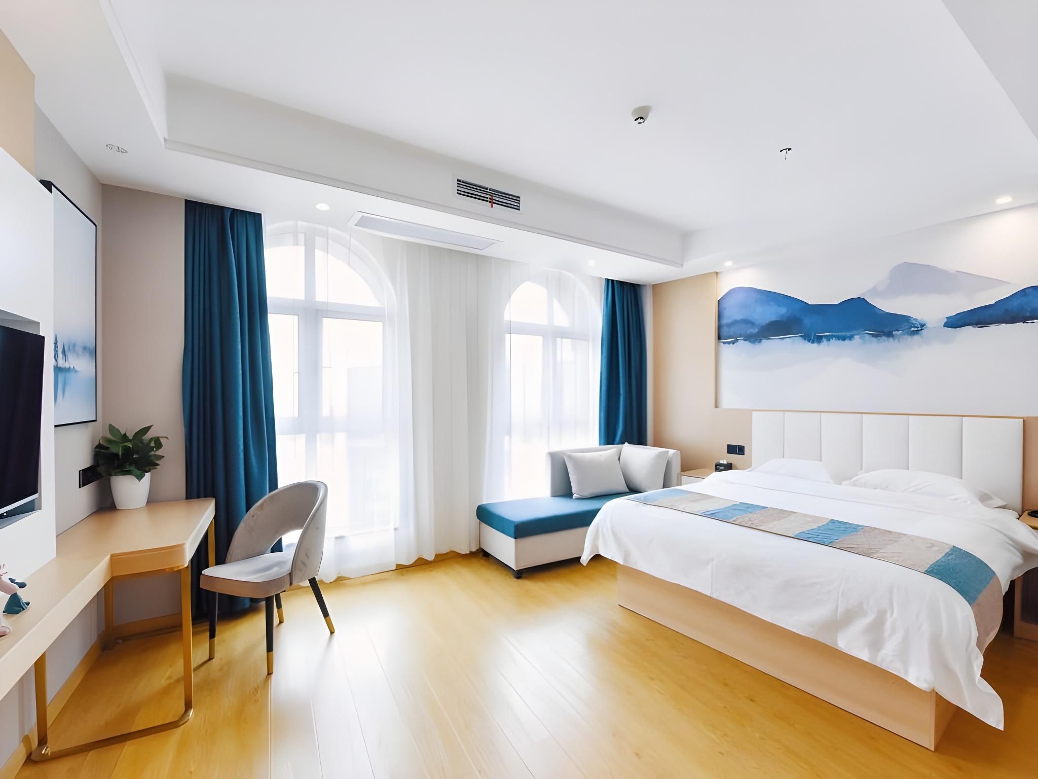 Queen Deluxe Room