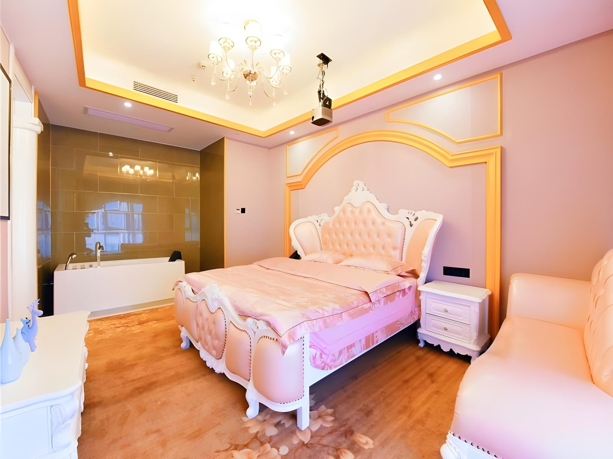 Luxury Feature Suite