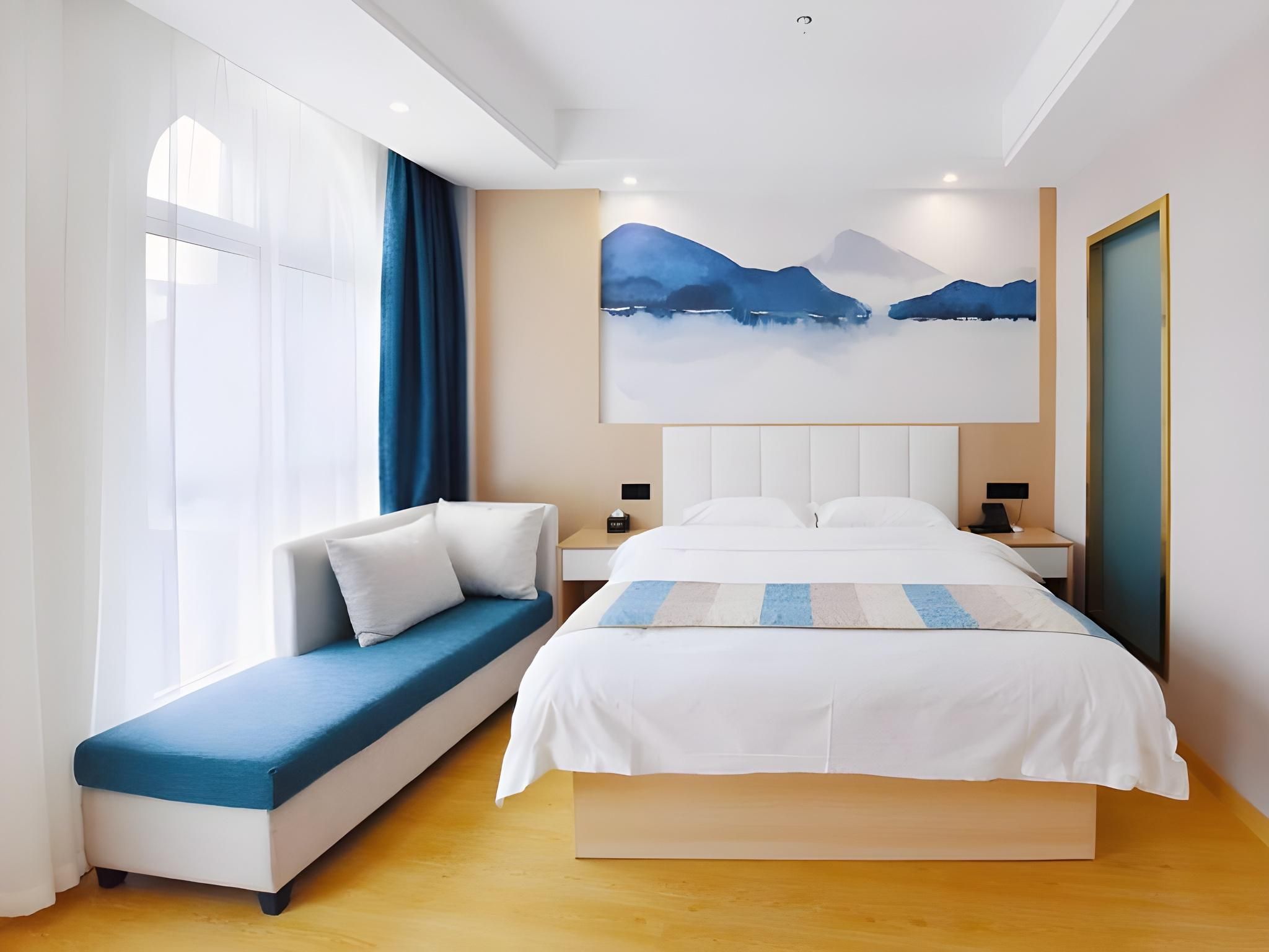Queen Deluxe Room