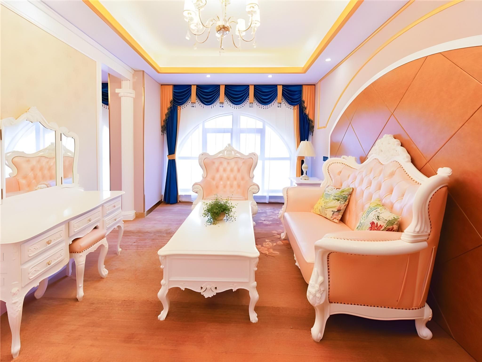 Luxury Feature Suite