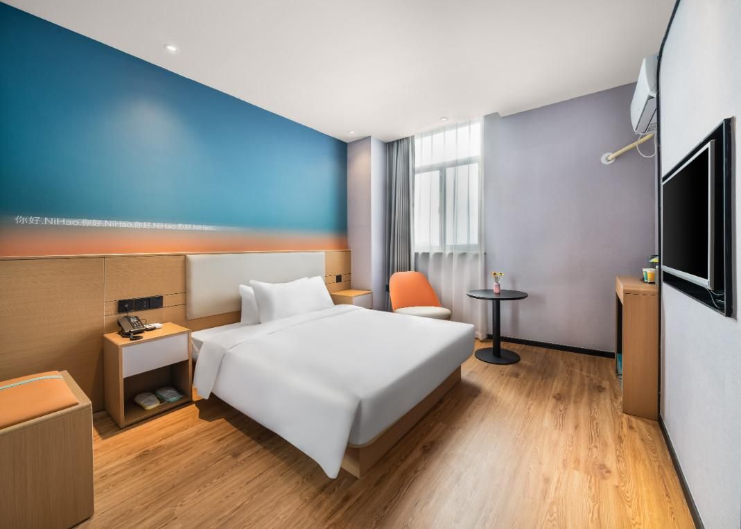 Huazhu - Room With Bed