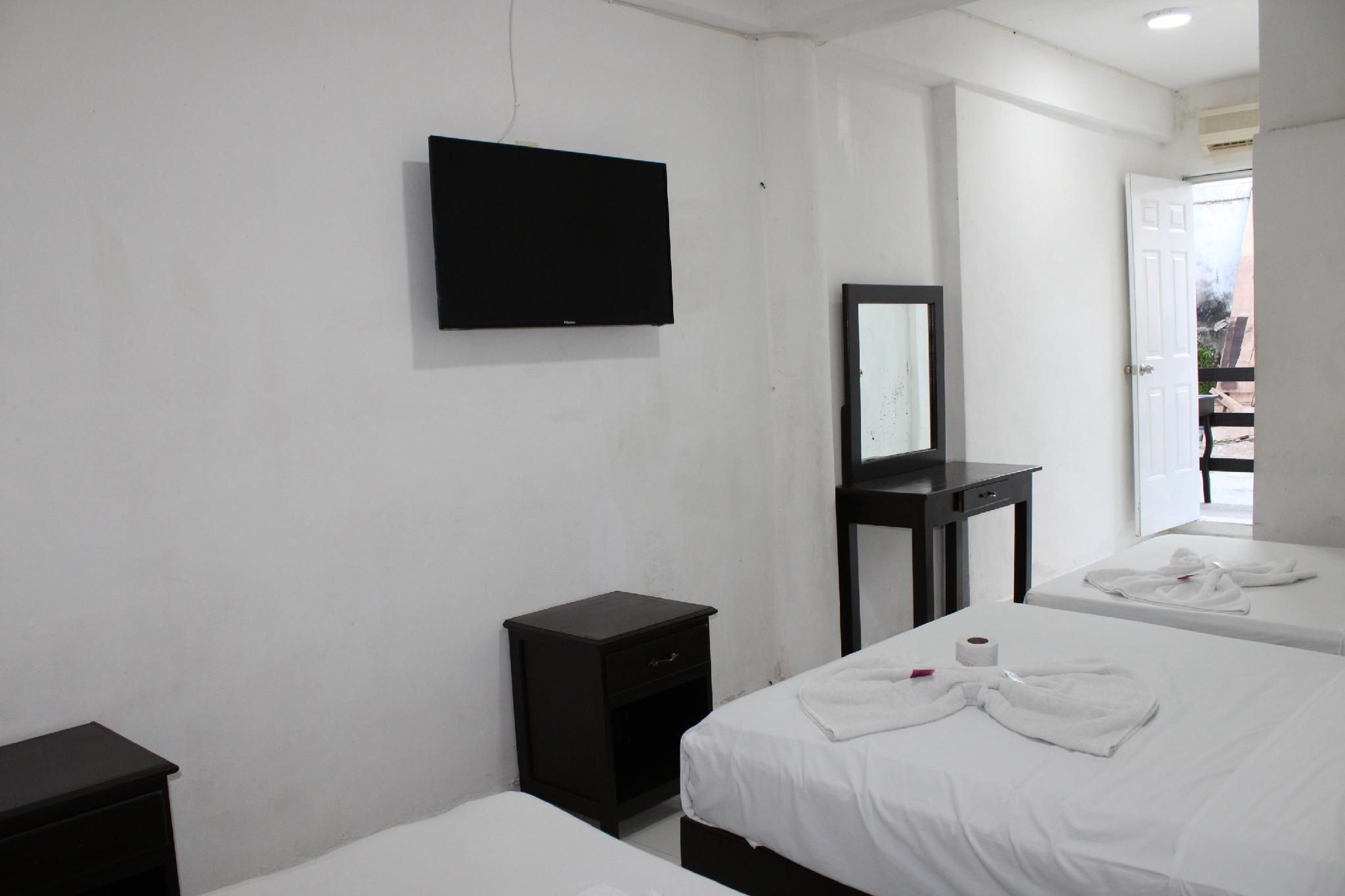 OYO Hotel Colibri Standard Three beds