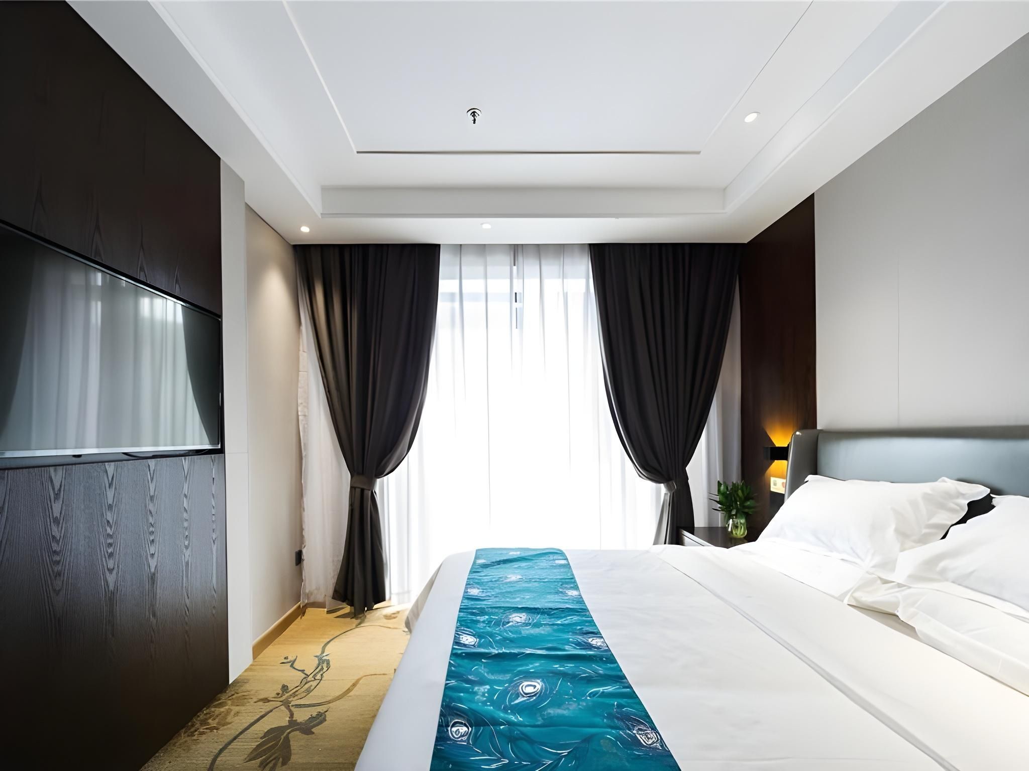 GTI - Feature Suite, Yunya Bed