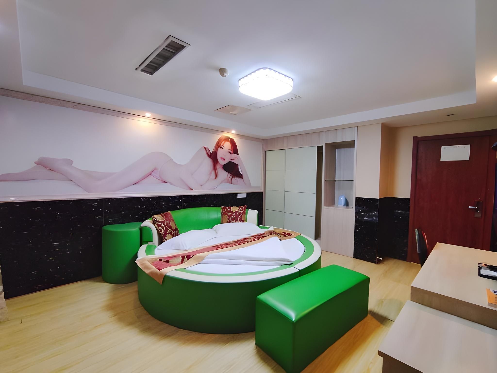 GTI - Qingxing Round Bed Room