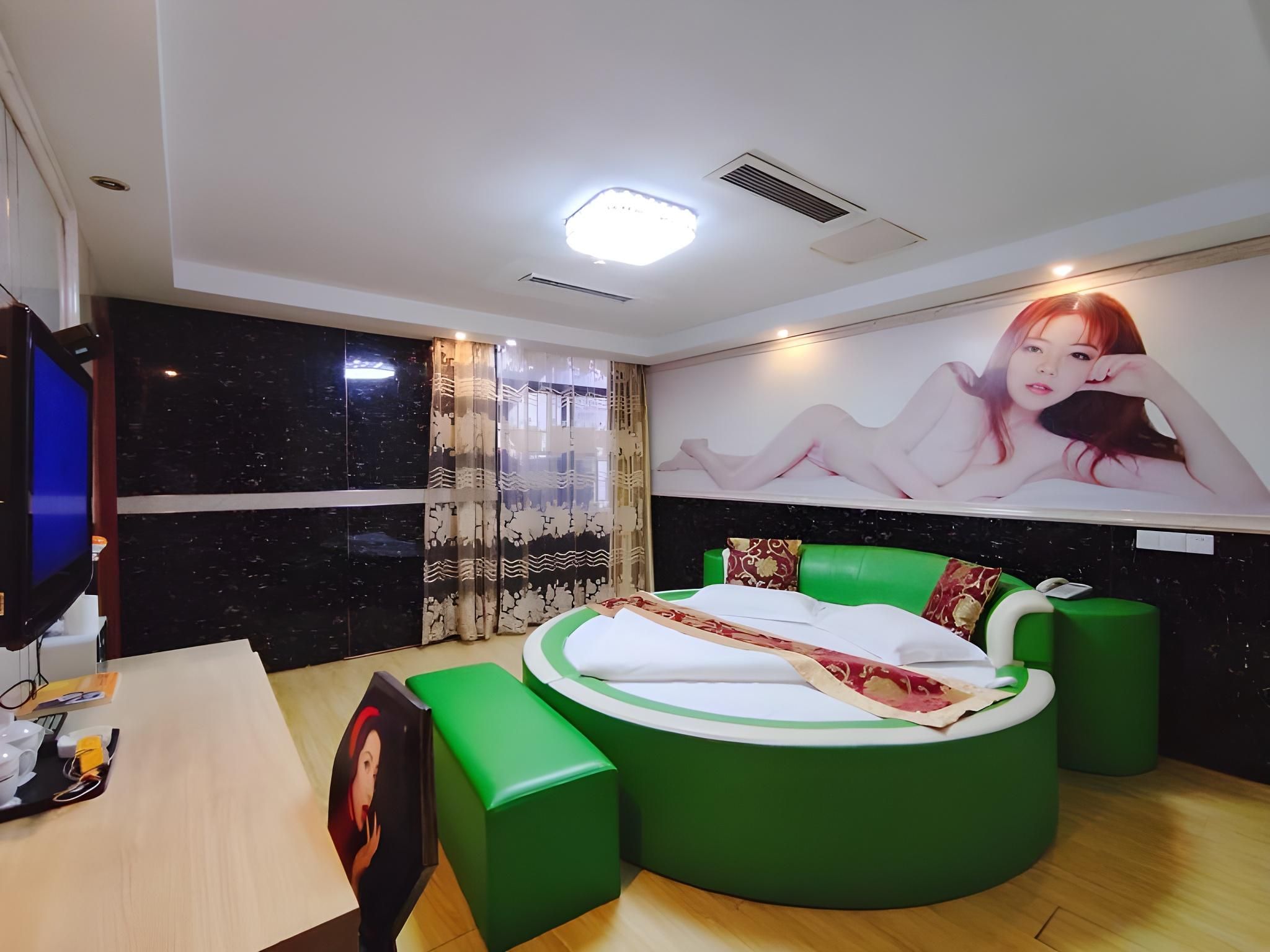 GTI - Qingxing Round Bed Room