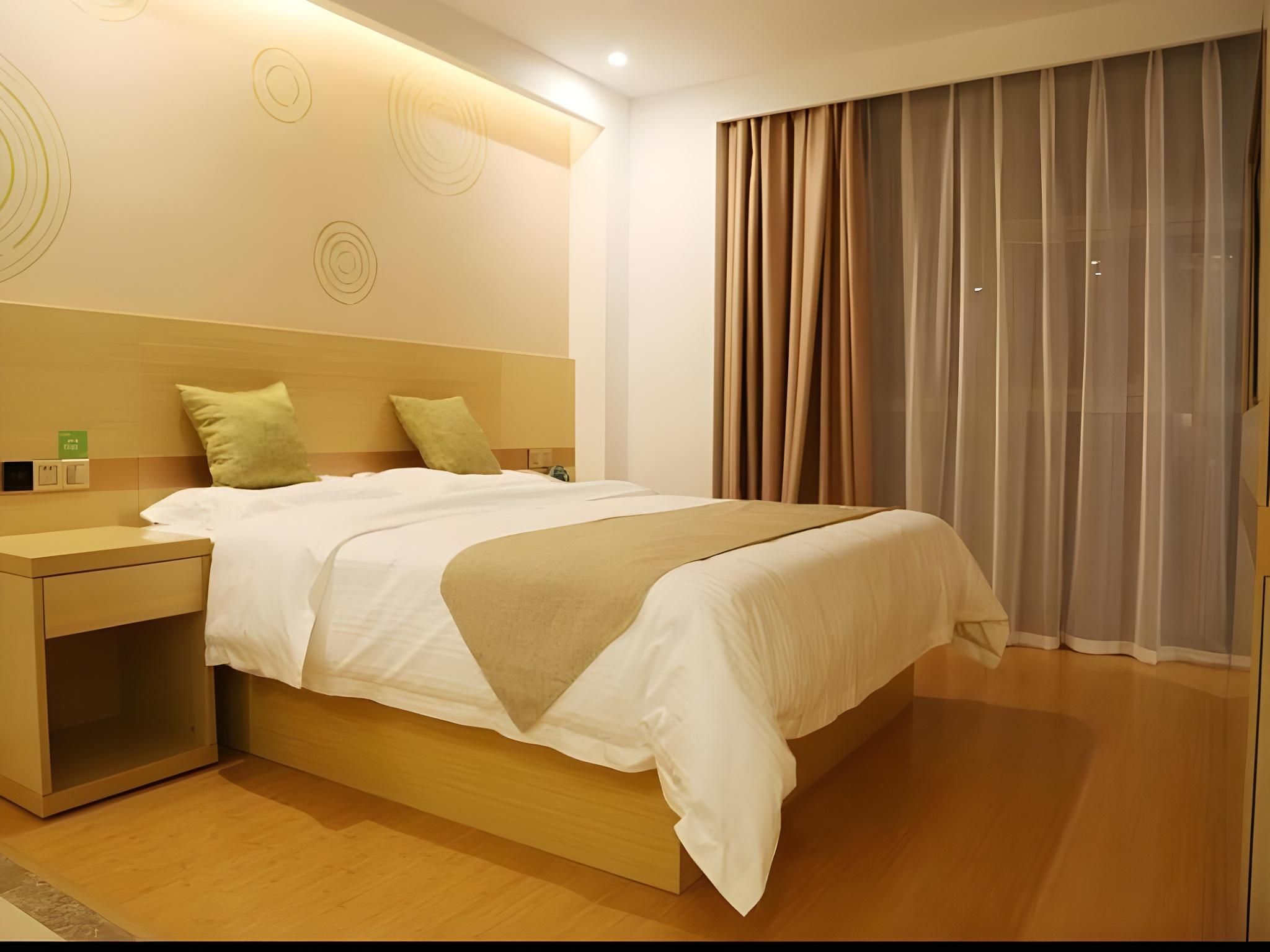 Business Queen Room