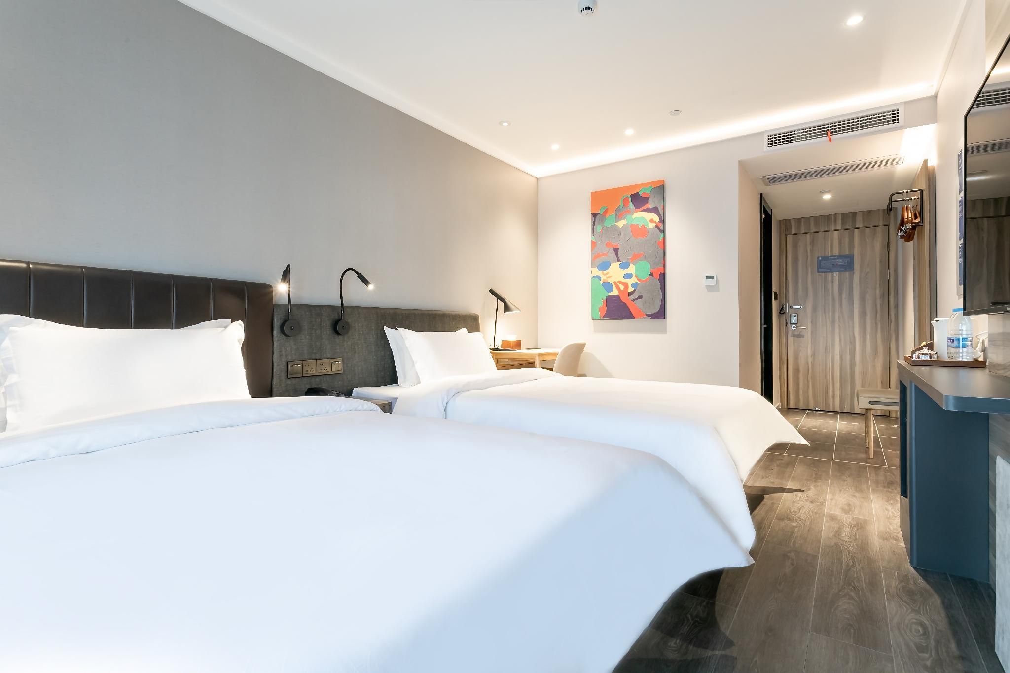 Twin Business Room