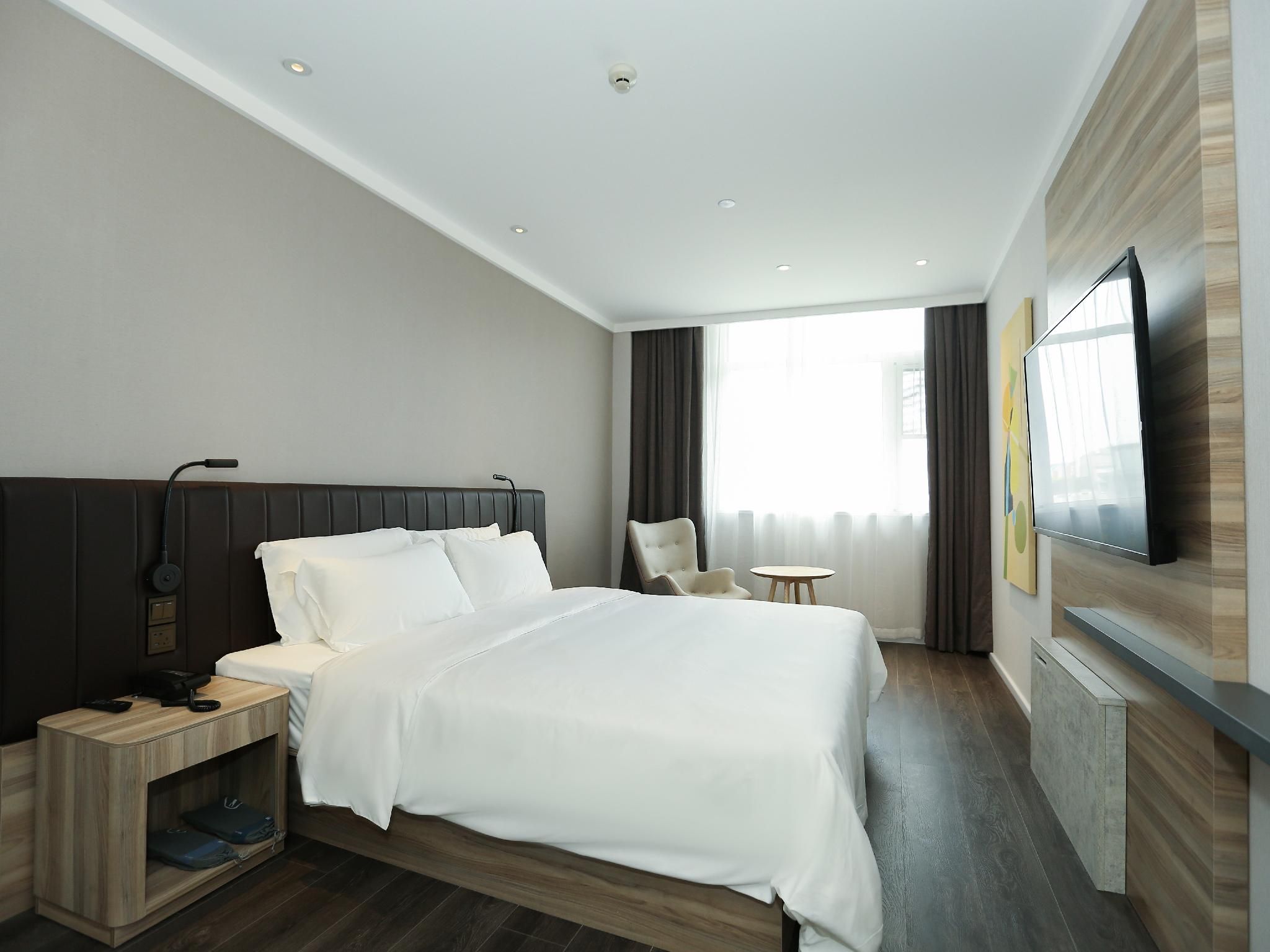Business Queen Room