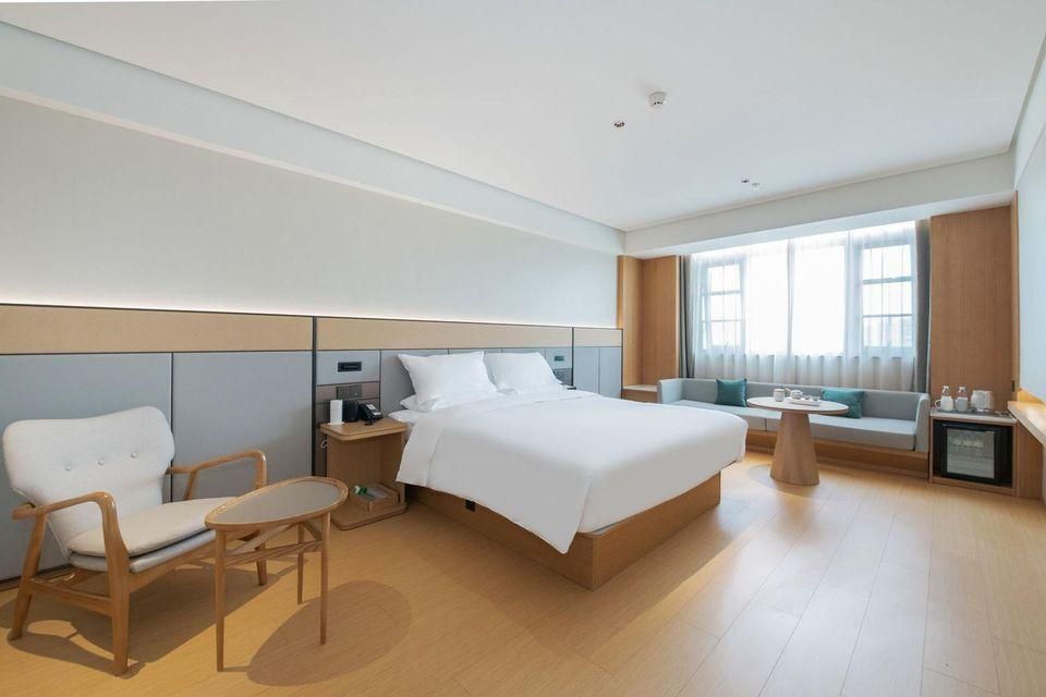 Business Queen Room