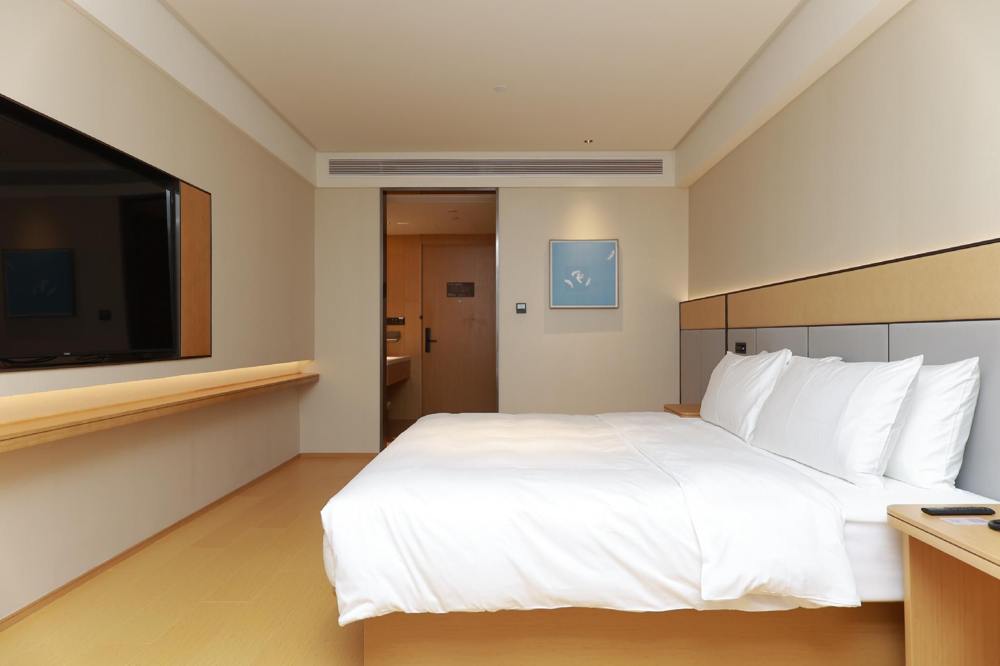 Huazhu - Superior BedRoom