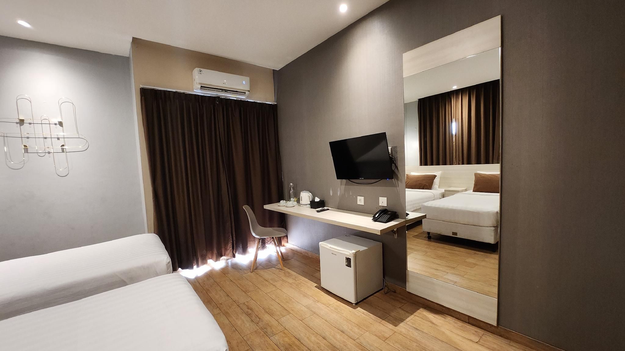 Renovated Twin Room - Non-Smoking