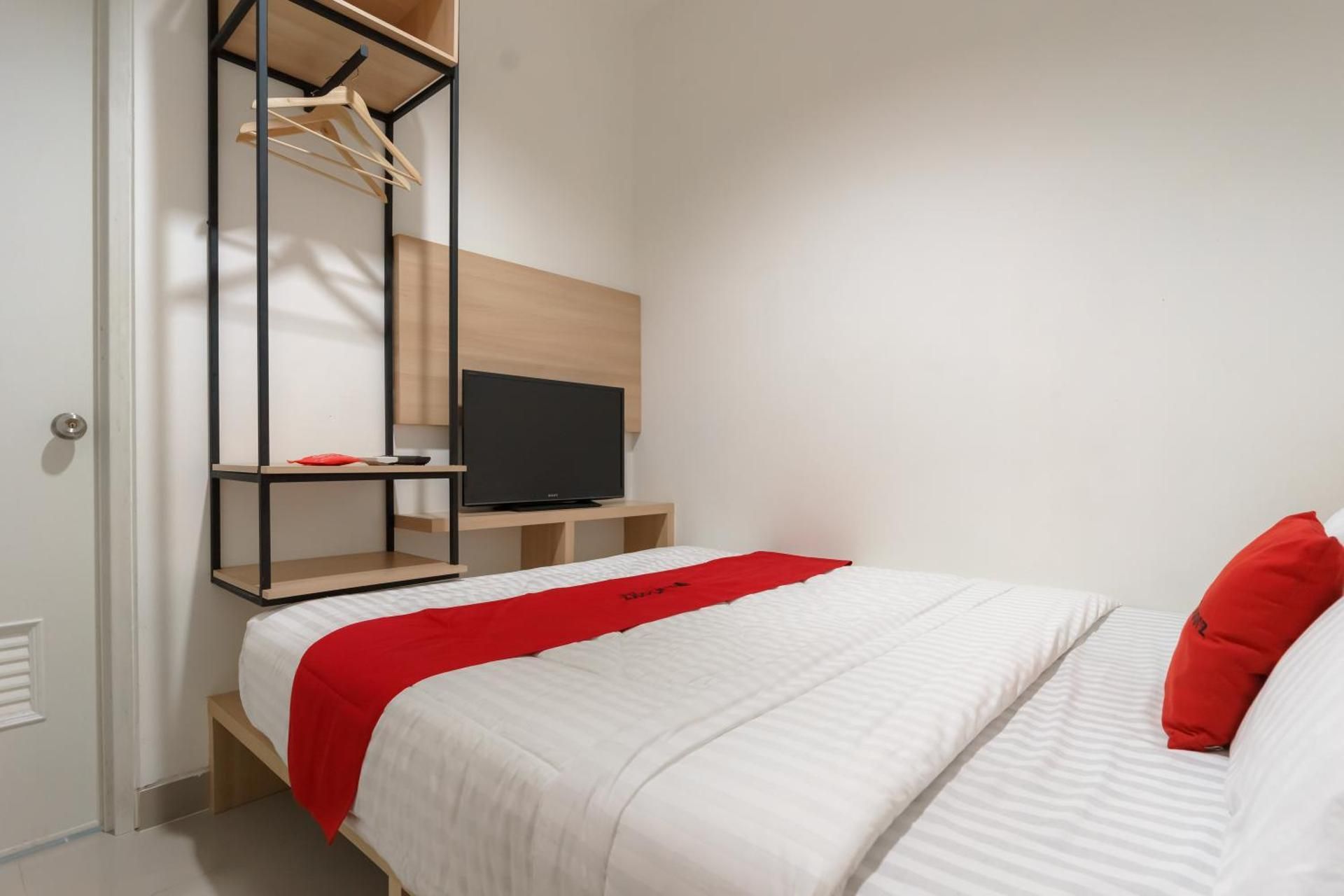 RedDoorz Room