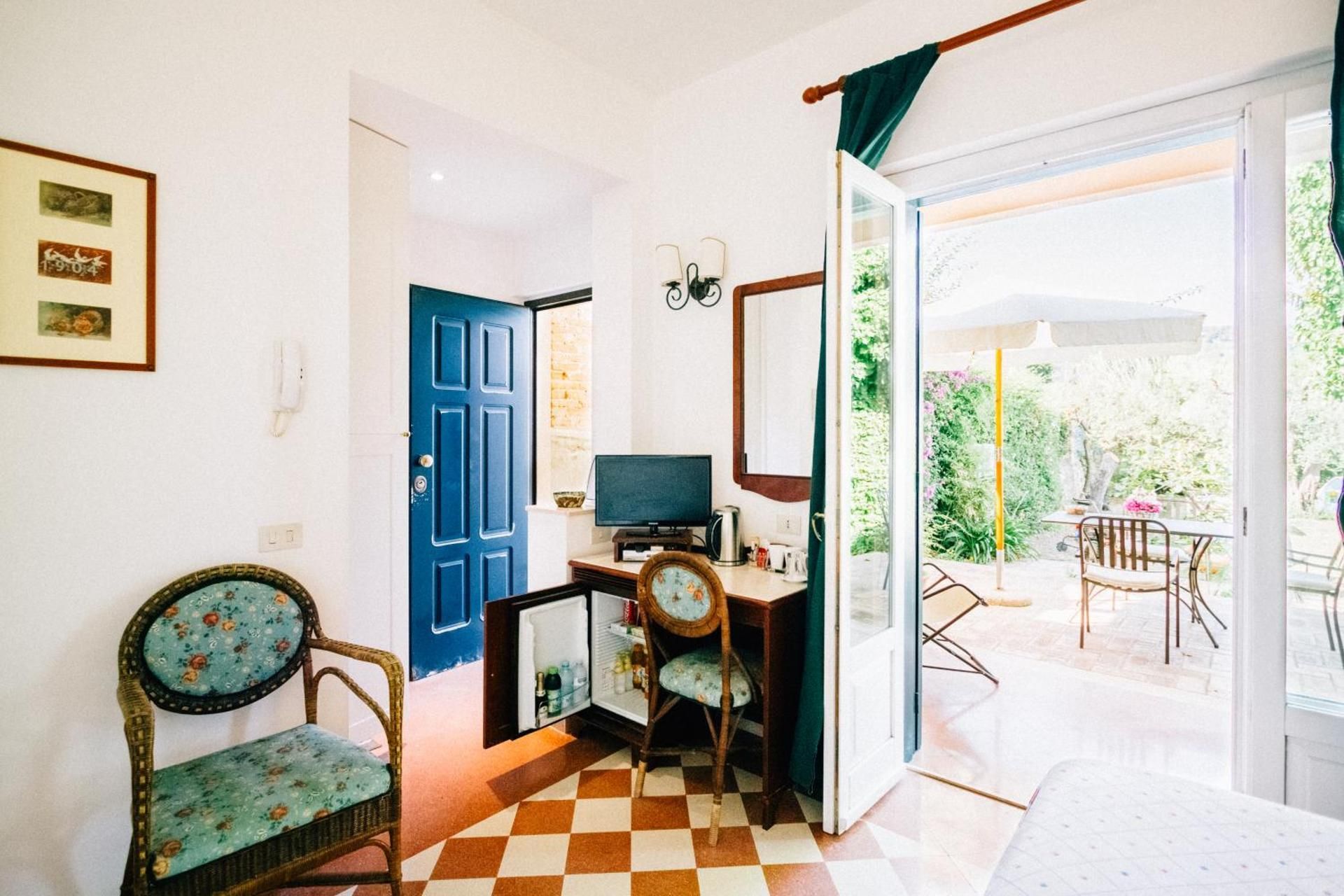 Deluxe Double Room with Patio and Sea View