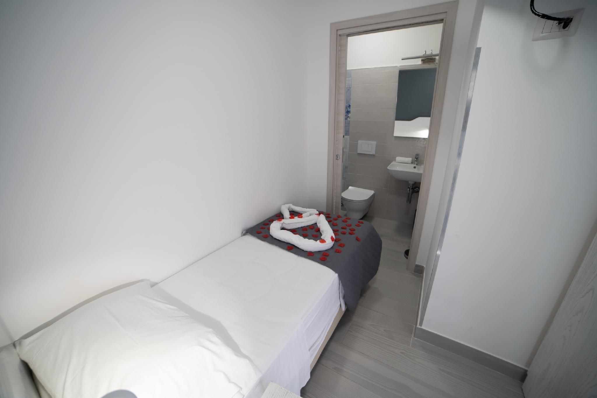 Single Room-Budget-Ensuite With Shower