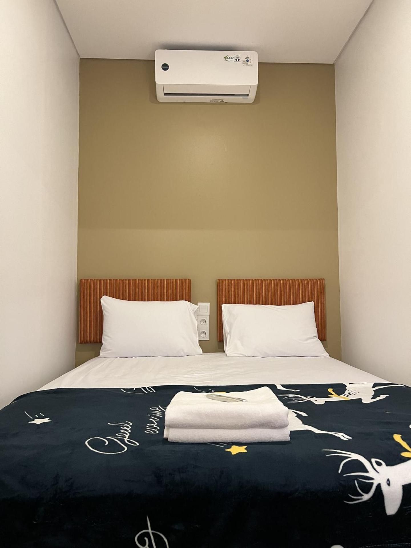 Senayan Stay Double Room with Shared Bathroom 2