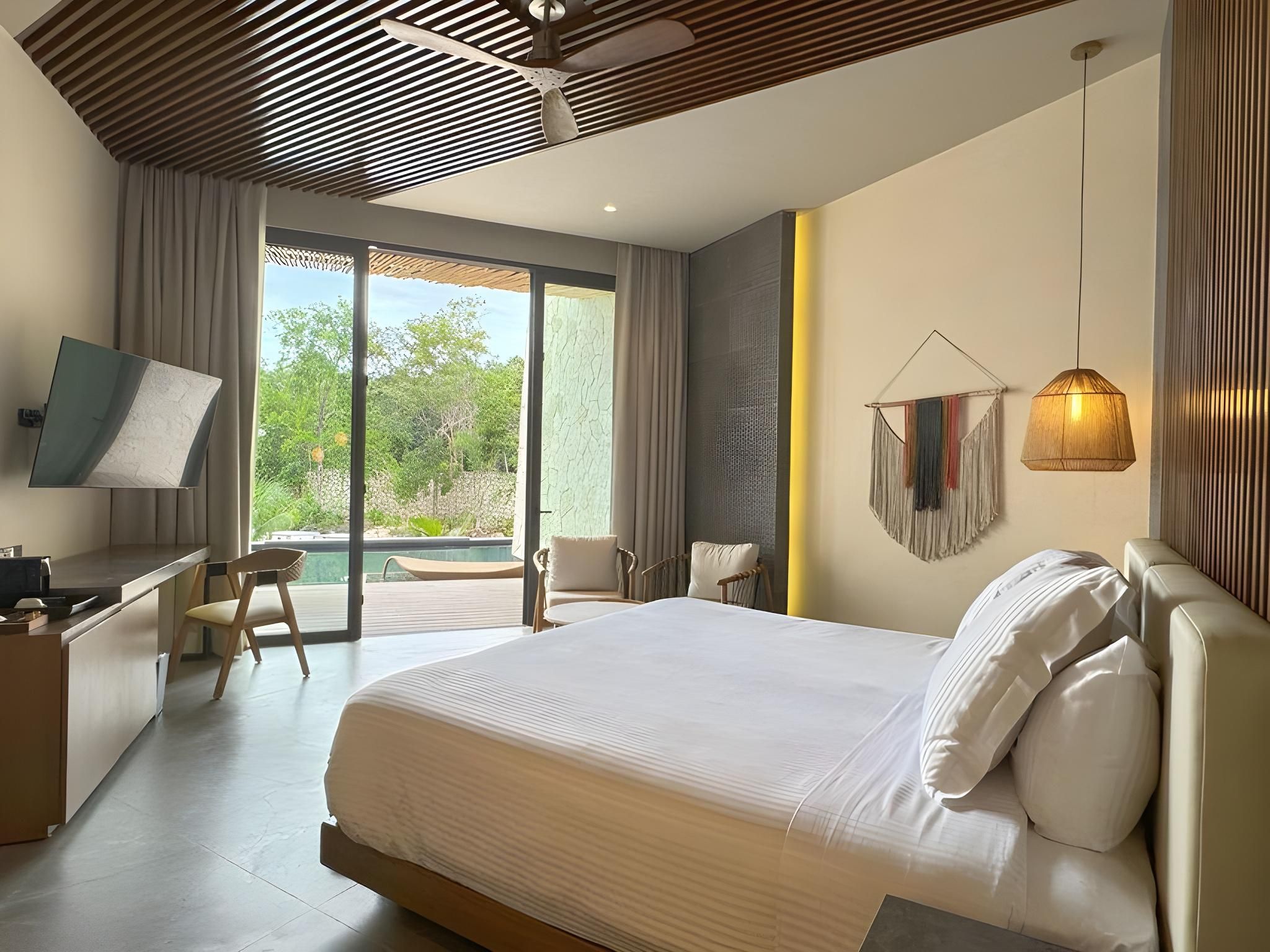 Junior Suite Swim Out Double Beds