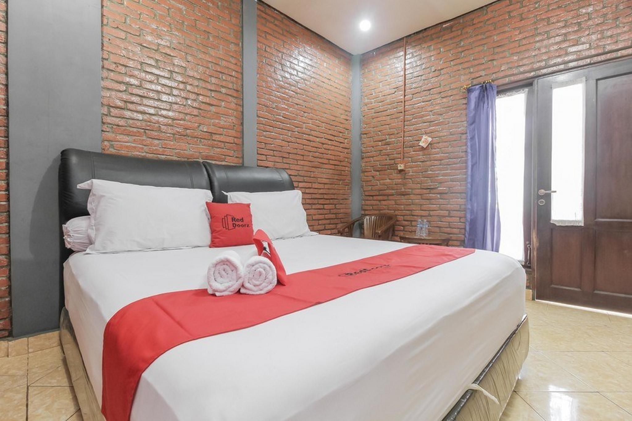 RedDoorz Room