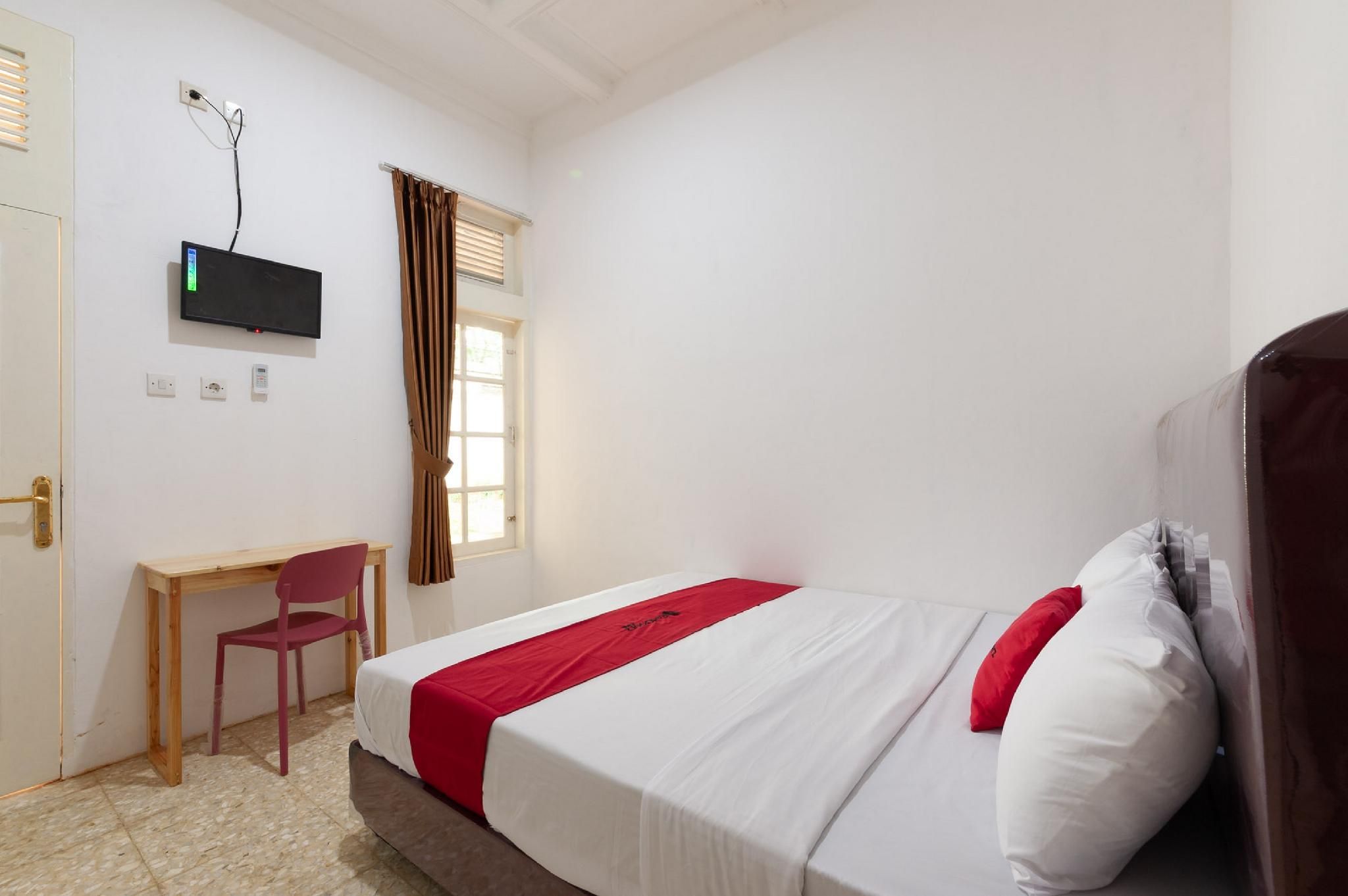 RedDoorz Room