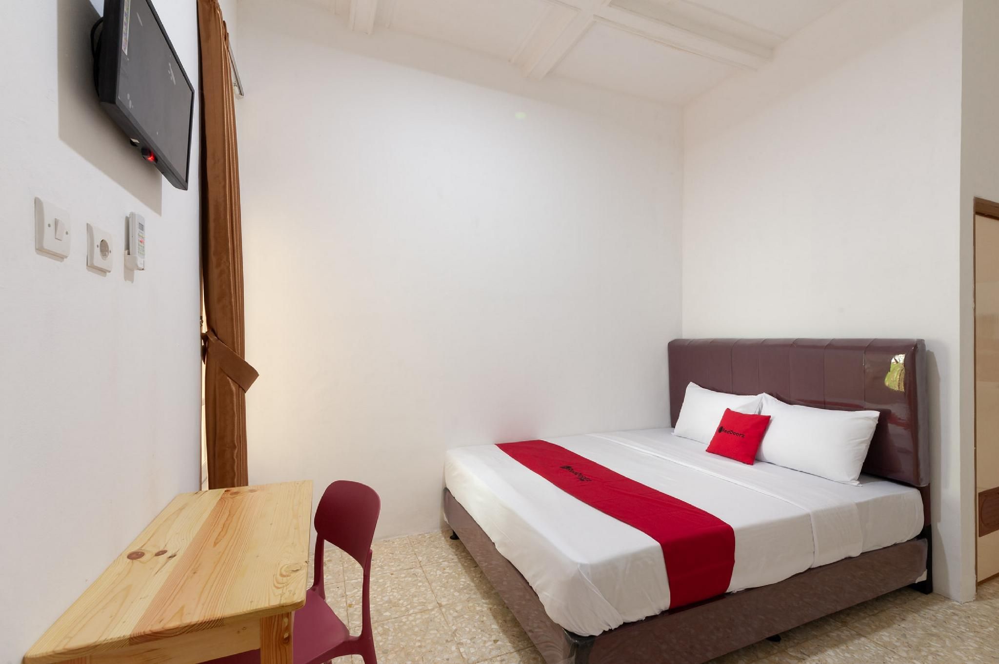 RedDoorz Room