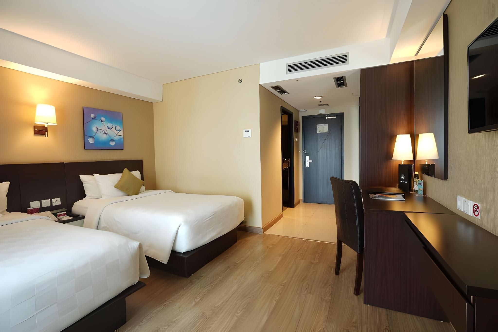 2 Single Beds, Nonsmoking, Superior Room, Shower Only
