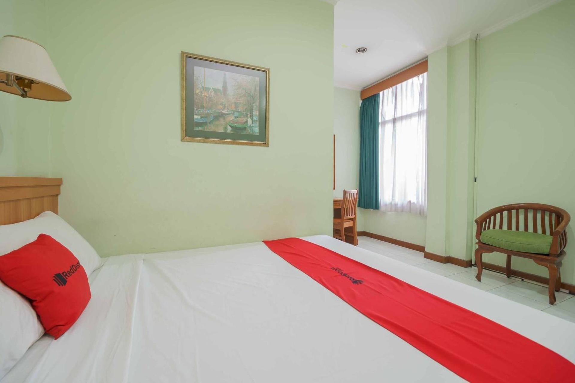 RedDoorz Room